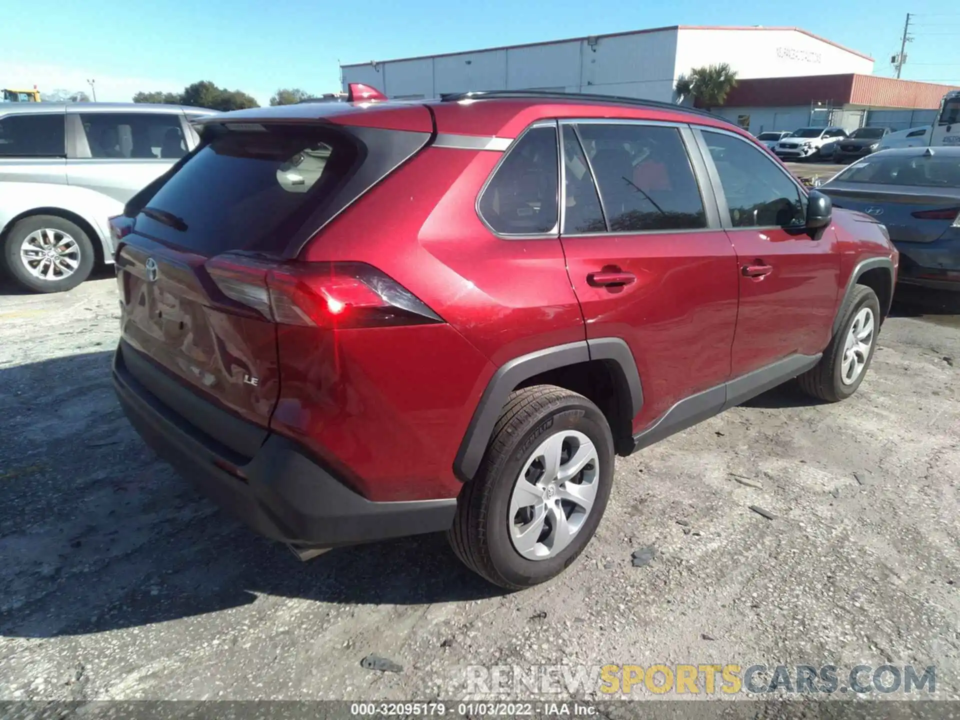 4 Photograph of a damaged car 2T3H1RFV3KW039834 TOYOTA RAV4 2019