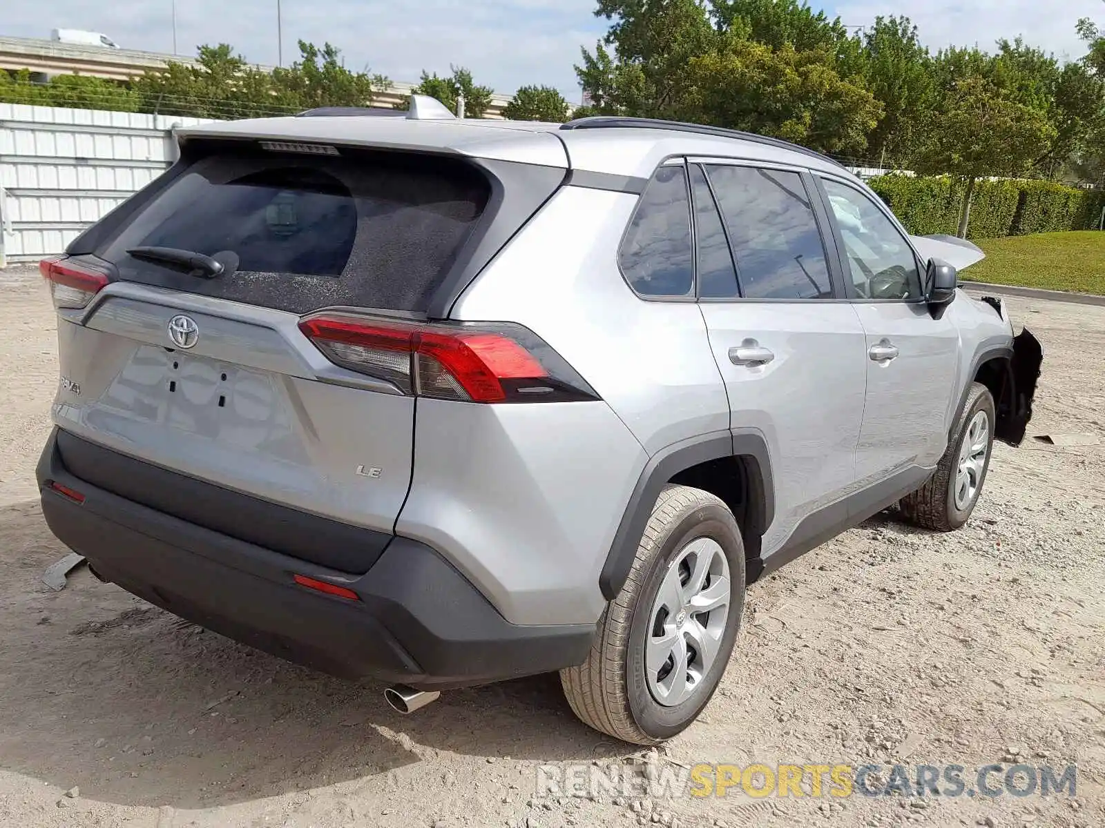 4 Photograph of a damaged car 2T3H1RFV3KW039896 TOYOTA RAV4 2019