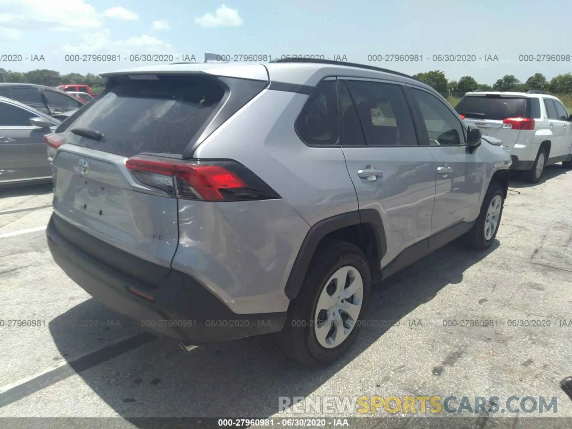 4 Photograph of a damaged car 2T3H1RFV3KW045326 TOYOTA RAV4 2019