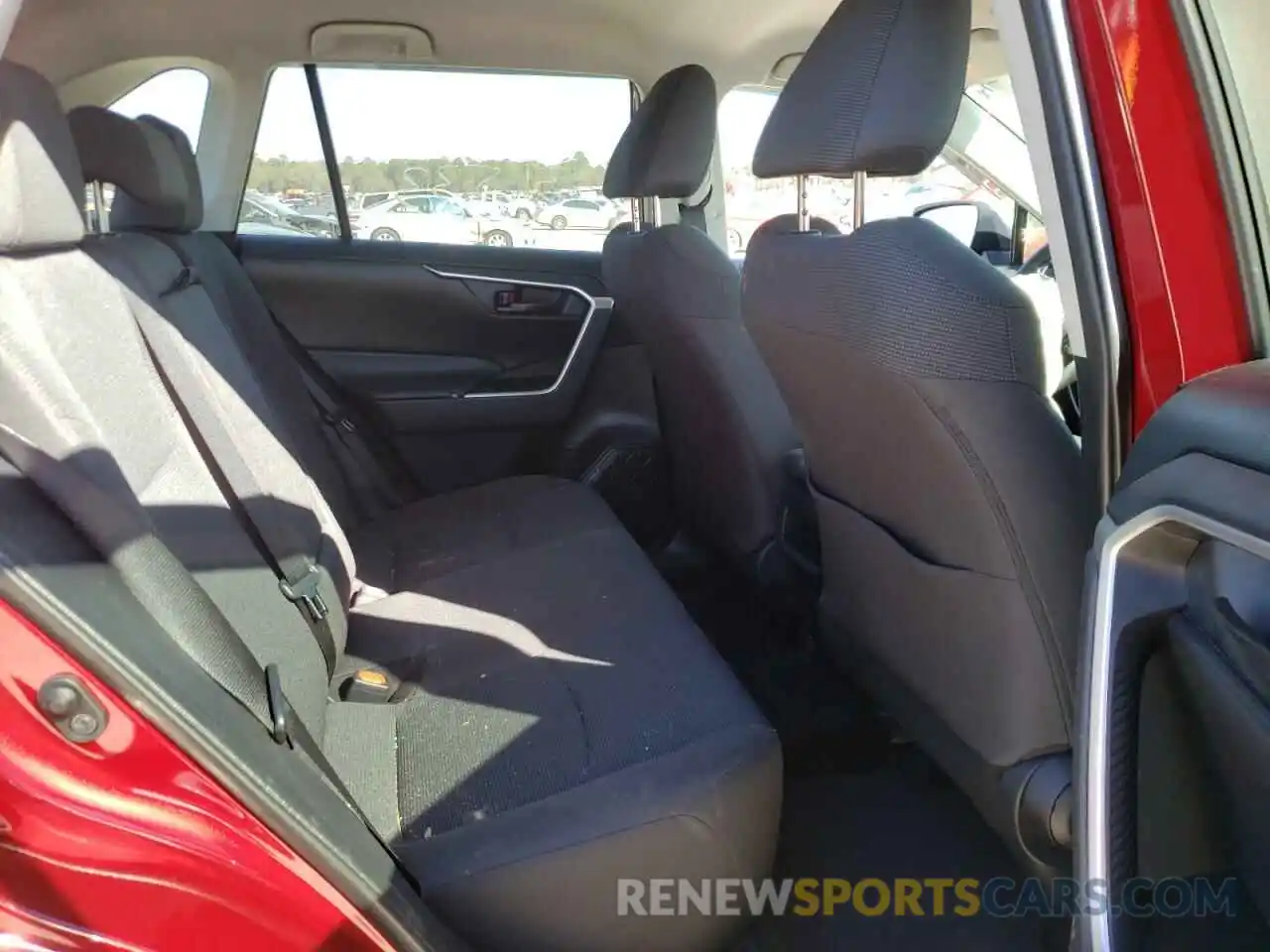 6 Photograph of a damaged car 2T3H1RFV3KW055502 TOYOTA RAV4 2019