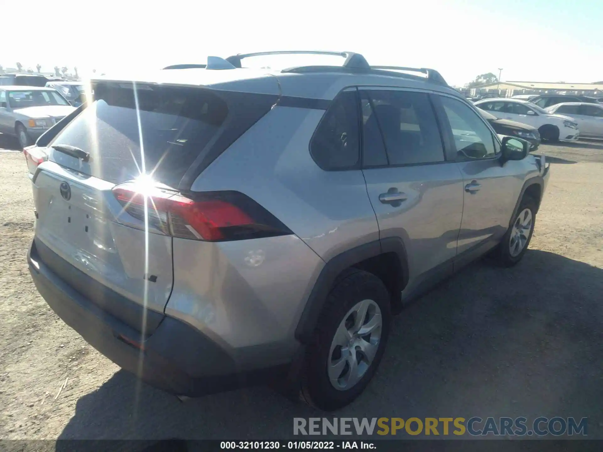 4 Photograph of a damaged car 2T3H1RFV4KC006939 TOYOTA RAV4 2019