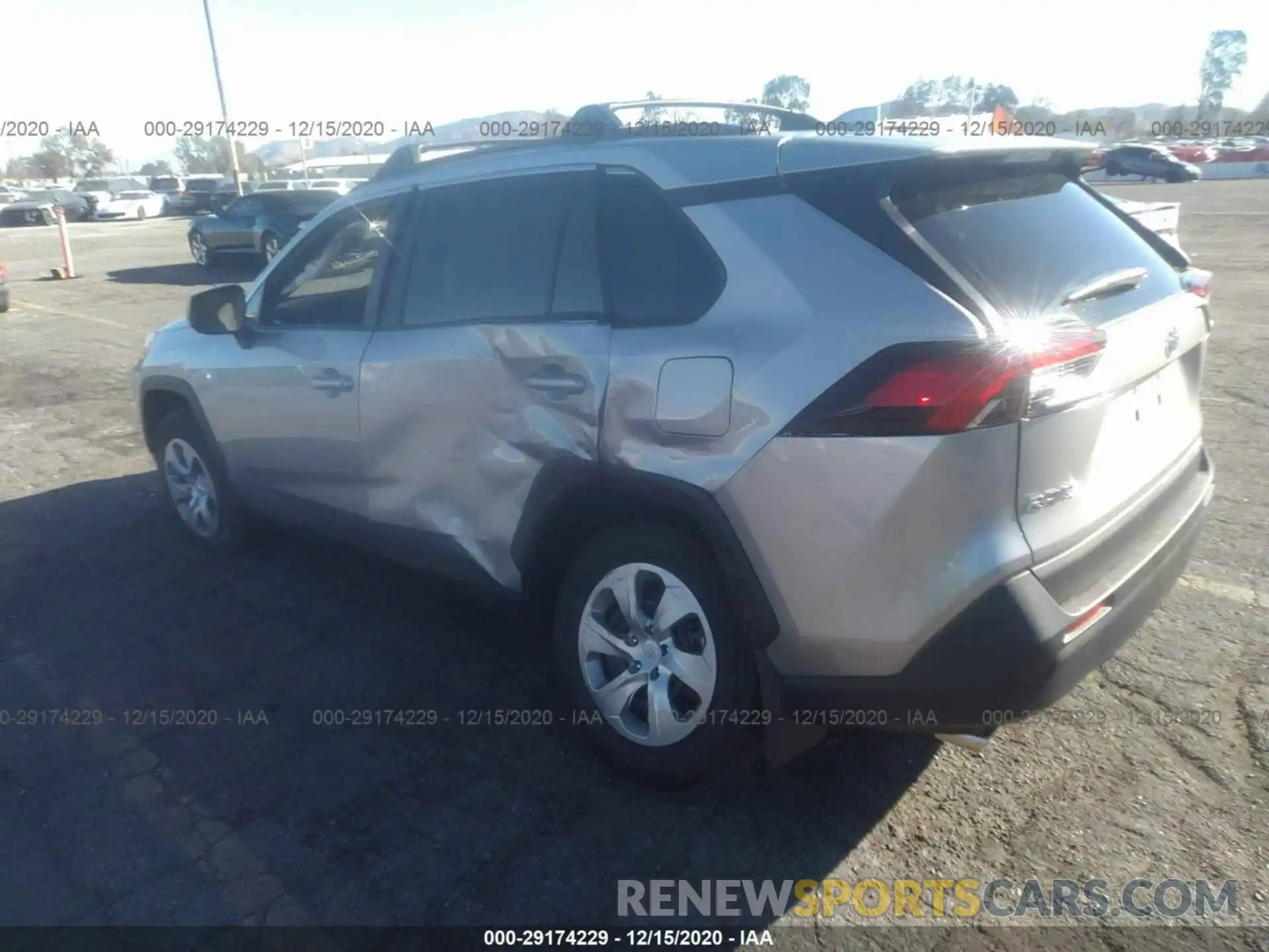 3 Фотография поврежденного автомобиля 2T3H1RFV4KC013244 TOYOTA RAV4 2019