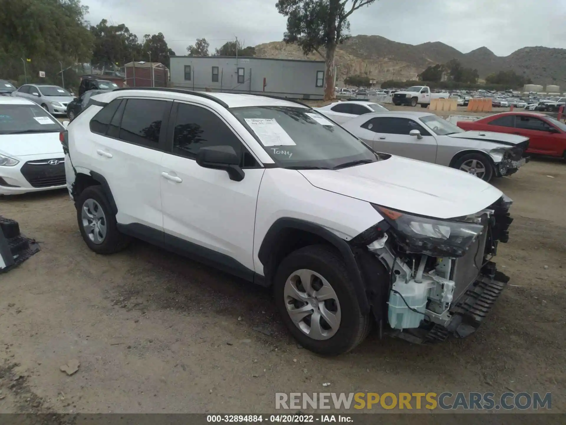 1 Photograph of a damaged car 2T3H1RFV4KC020601 TOYOTA RAV4 2019