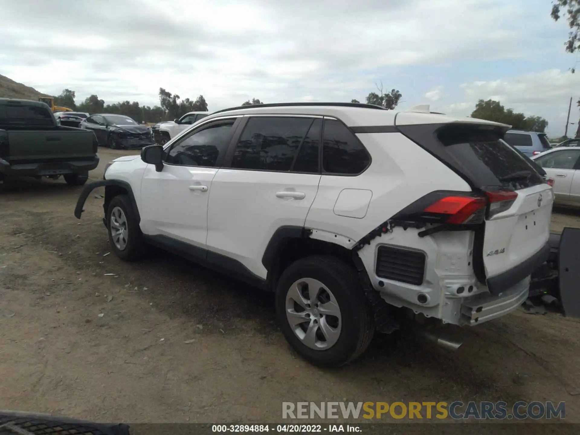 3 Photograph of a damaged car 2T3H1RFV4KC020601 TOYOTA RAV4 2019