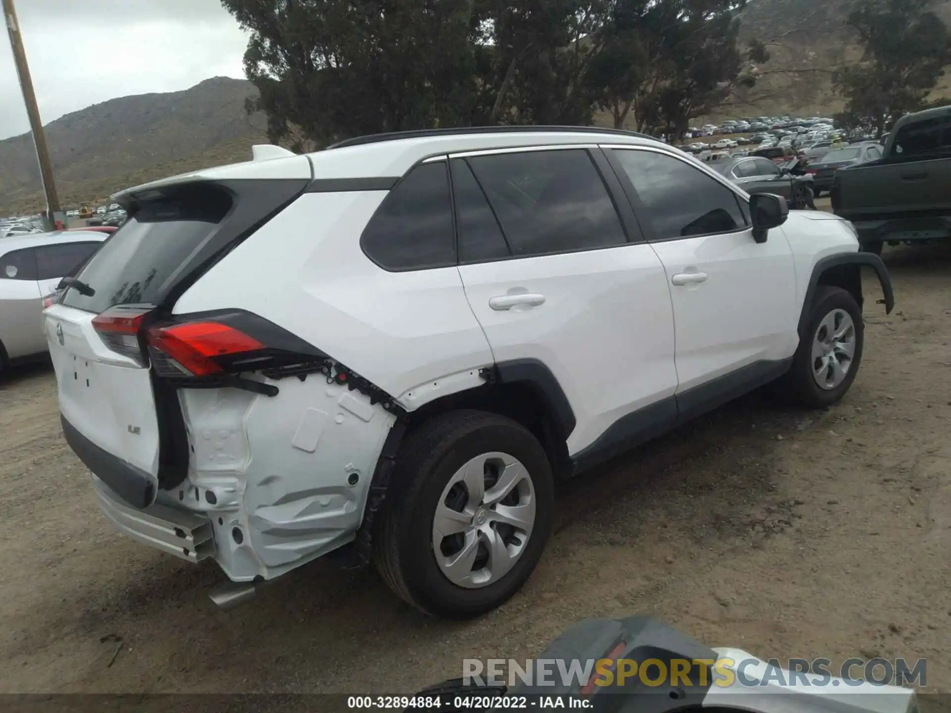 4 Photograph of a damaged car 2T3H1RFV4KC020601 TOYOTA RAV4 2019