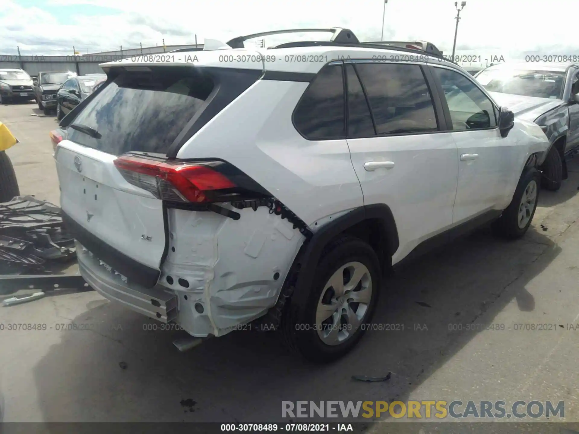 4 Photograph of a damaged car 2T3H1RFV4KC024020 TOYOTA RAV4 2019