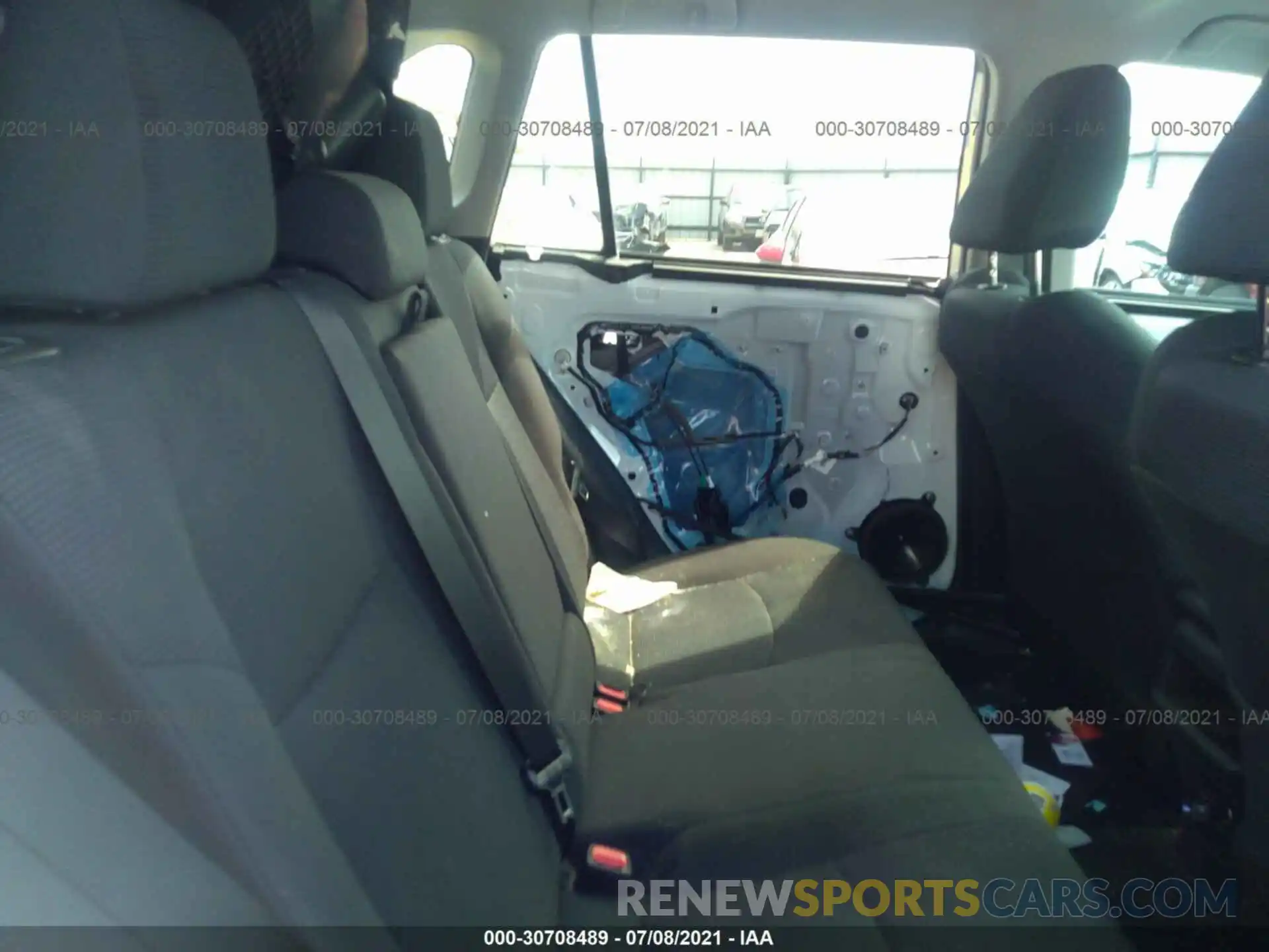 8 Photograph of a damaged car 2T3H1RFV4KC024020 TOYOTA RAV4 2019