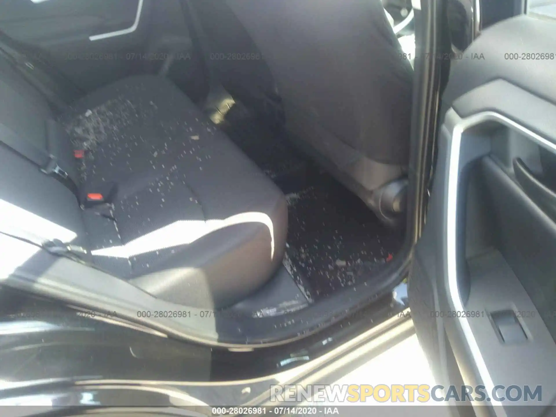 8 Photograph of a damaged car 2T3H1RFV4KC029671 TOYOTA RAV4 2019