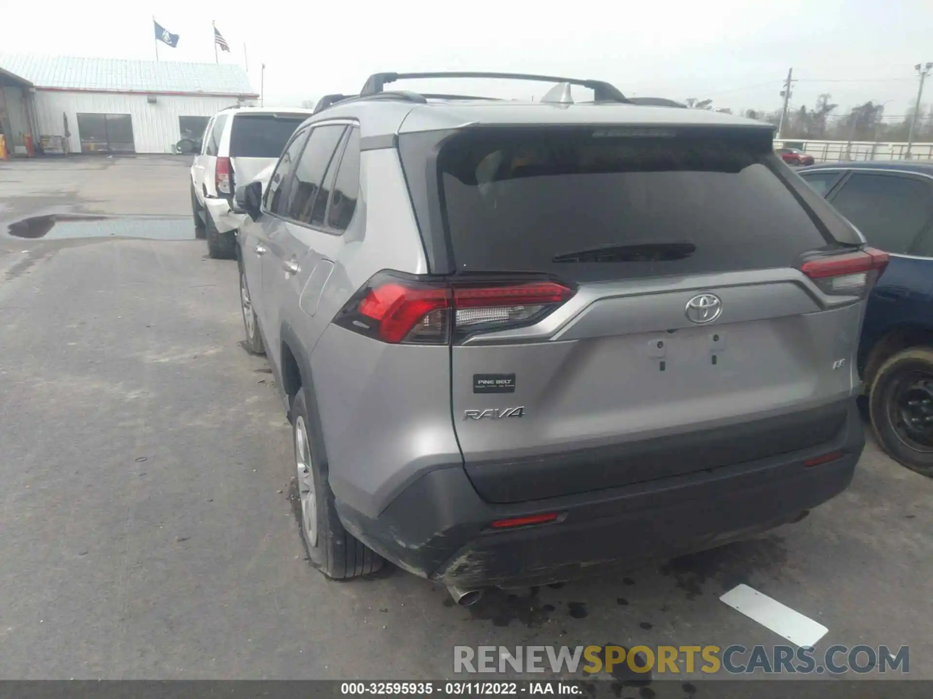 3 Photograph of a damaged car 2T3H1RFV4KC030321 TOYOTA RAV4 2019