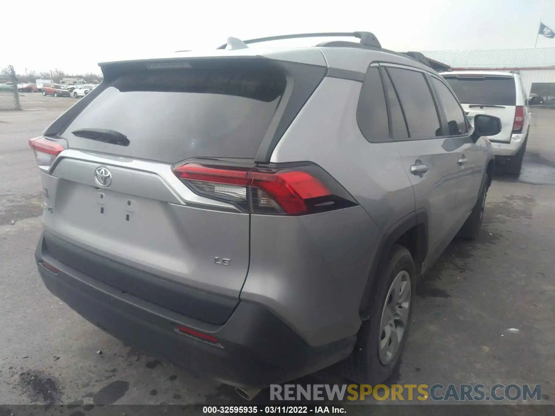 4 Photograph of a damaged car 2T3H1RFV4KC030321 TOYOTA RAV4 2019