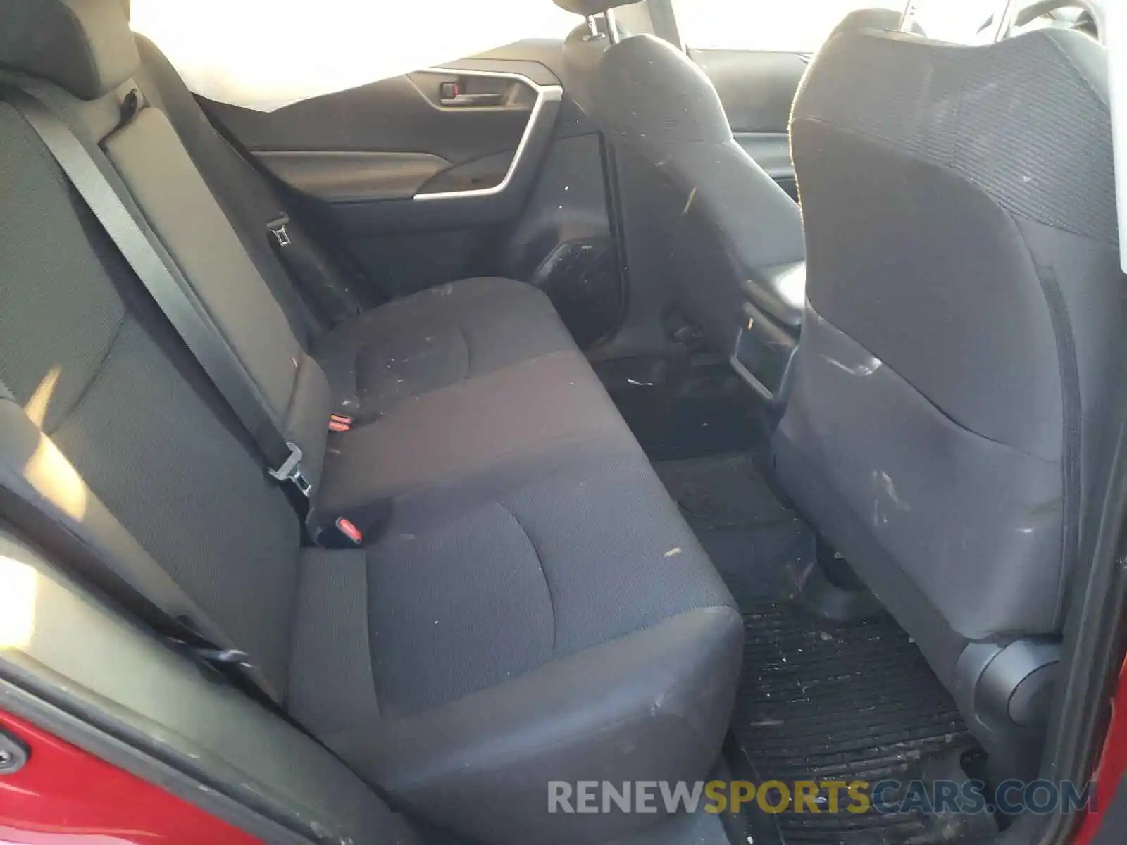 6 Photograph of a damaged car 2T3H1RFV4KW008074 TOYOTA RAV4 2019