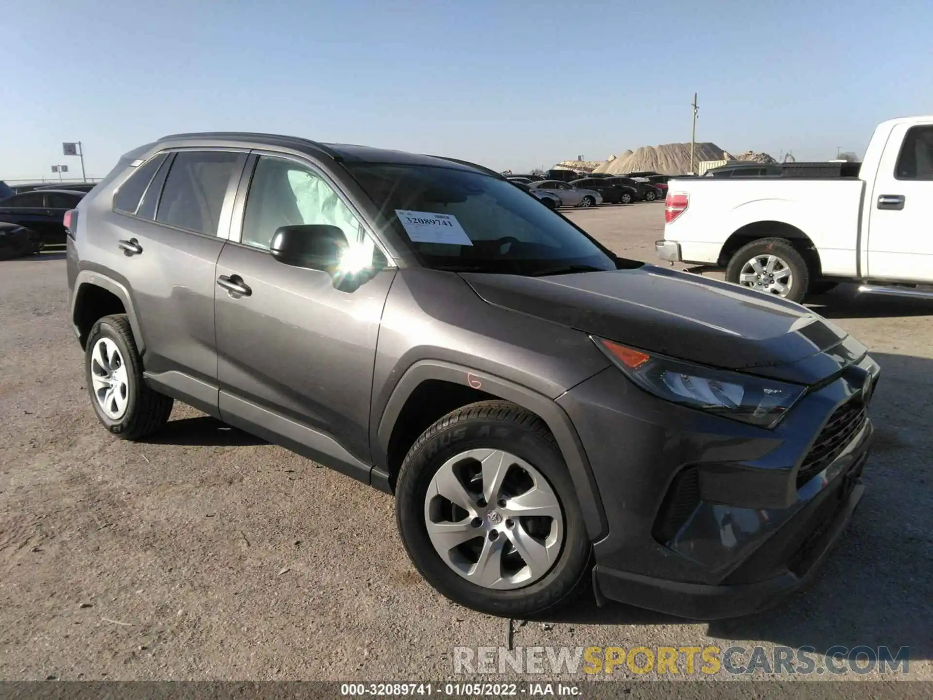 1 Photograph of a damaged car 2T3H1RFV4KW011475 TOYOTA RAV4 2019