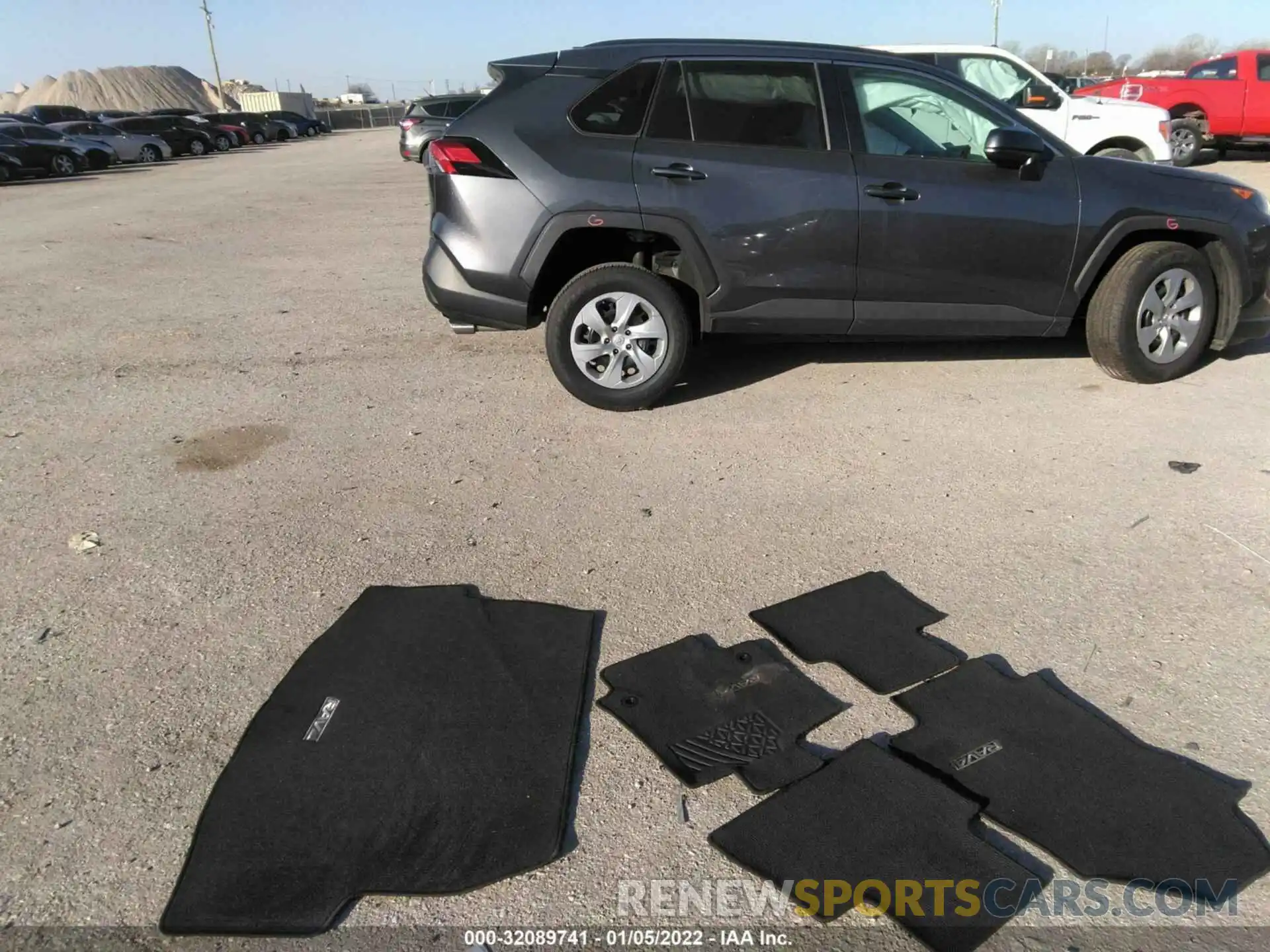 12 Photograph of a damaged car 2T3H1RFV4KW011475 TOYOTA RAV4 2019