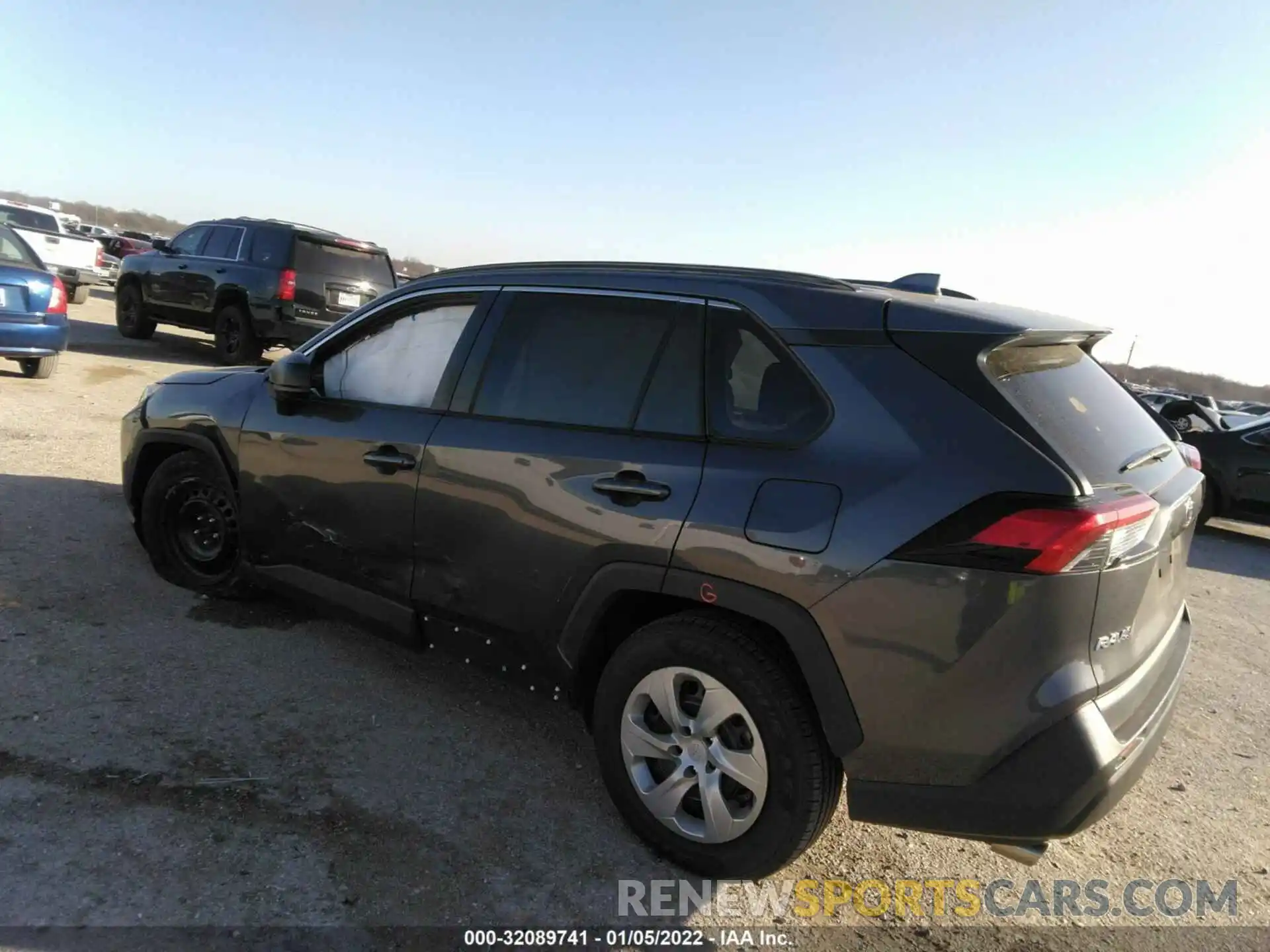 3 Photograph of a damaged car 2T3H1RFV4KW011475 TOYOTA RAV4 2019