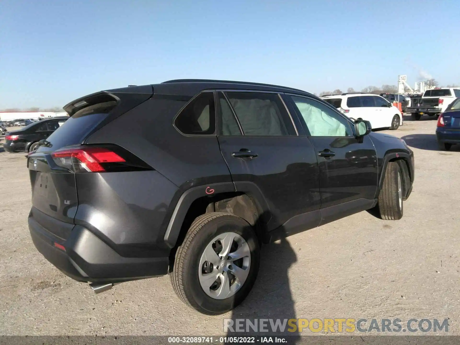 4 Photograph of a damaged car 2T3H1RFV4KW011475 TOYOTA RAV4 2019