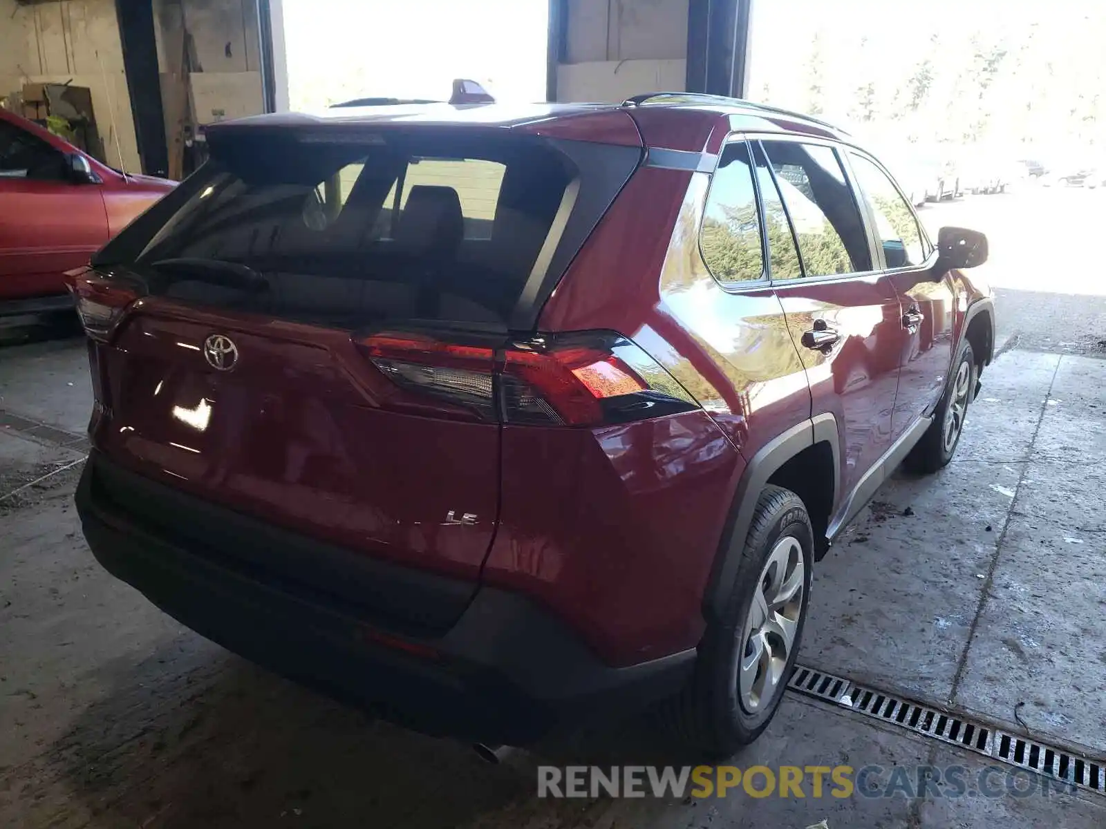 4 Photograph of a damaged car 2T3H1RFV4KW011900 TOYOTA RAV4 2019