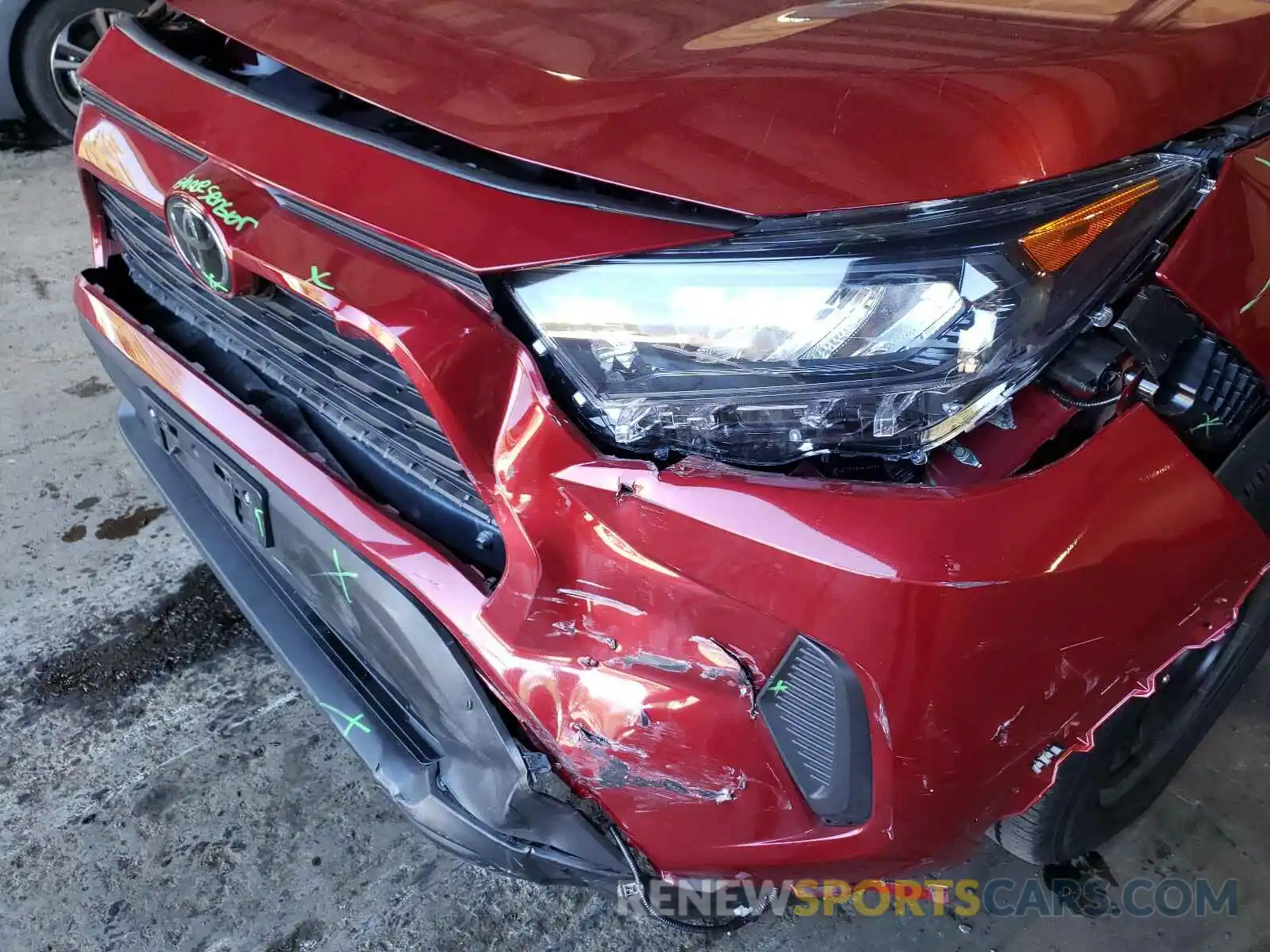 9 Photograph of a damaged car 2T3H1RFV4KW011900 TOYOTA RAV4 2019