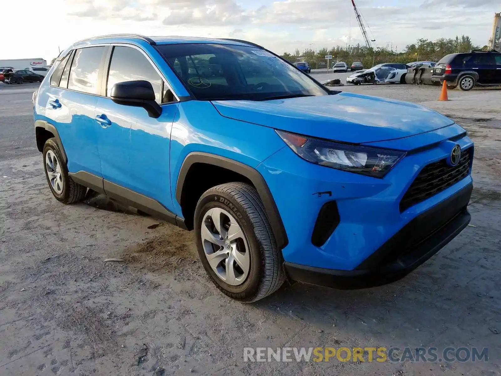 1 Photograph of a damaged car 2T3H1RFV4KW011928 TOYOTA RAV4 2019