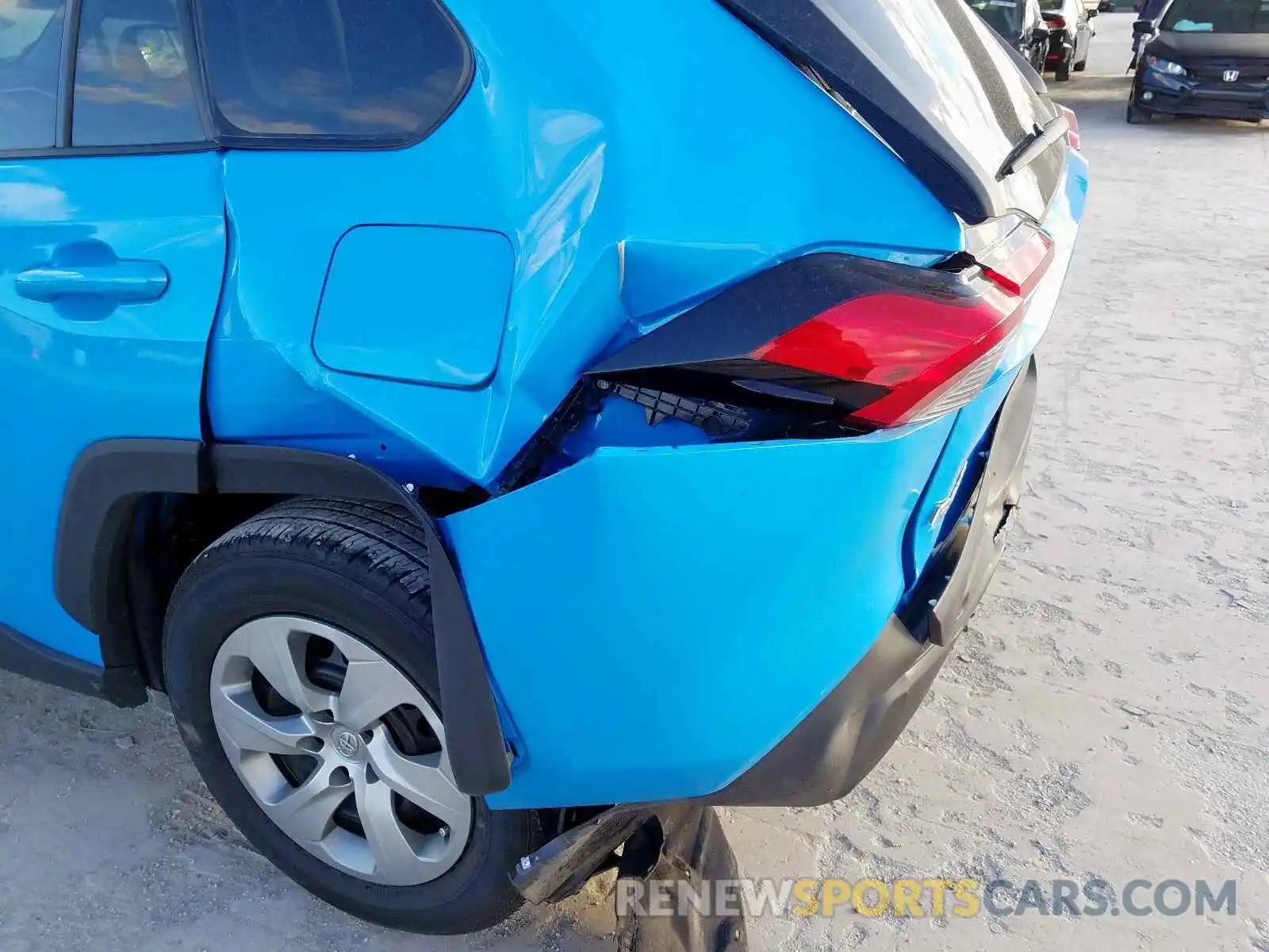 9 Photograph of a damaged car 2T3H1RFV4KW011928 TOYOTA RAV4 2019