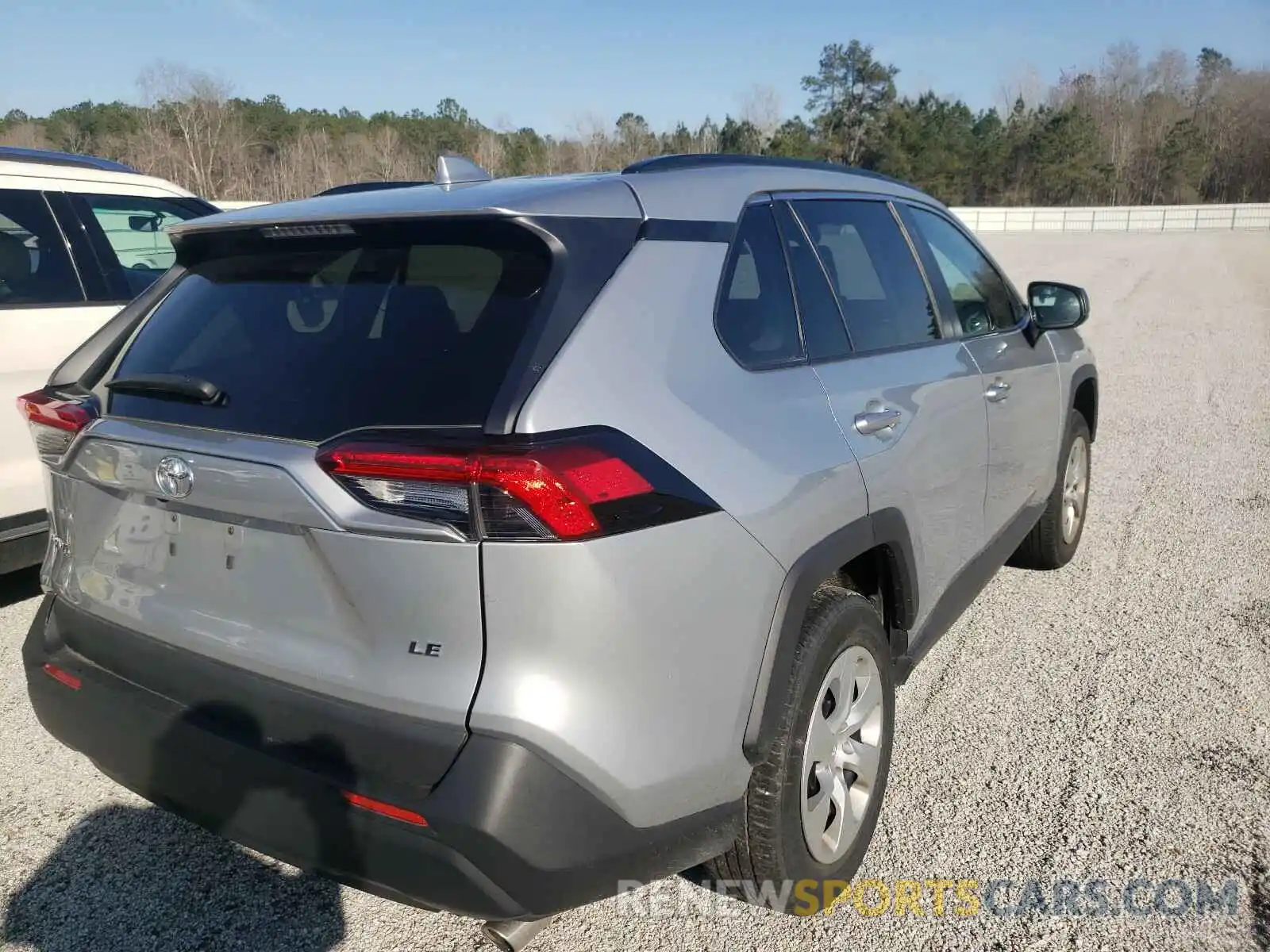 4 Photograph of a damaged car 2T3H1RFV4KW015266 TOYOTA RAV4 2019