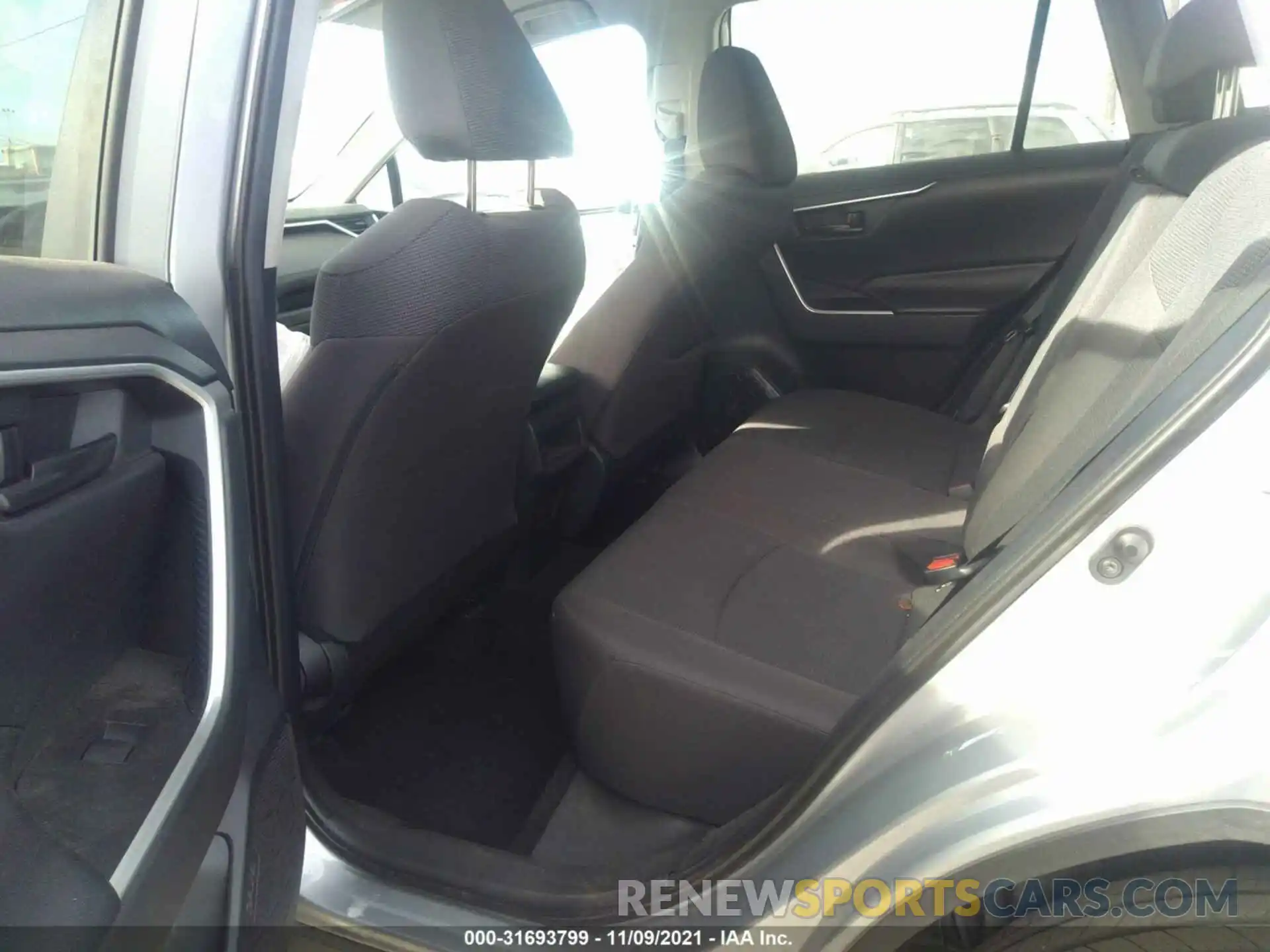 8 Photograph of a damaged car 2T3H1RFV4KW021889 TOYOTA RAV4 2019