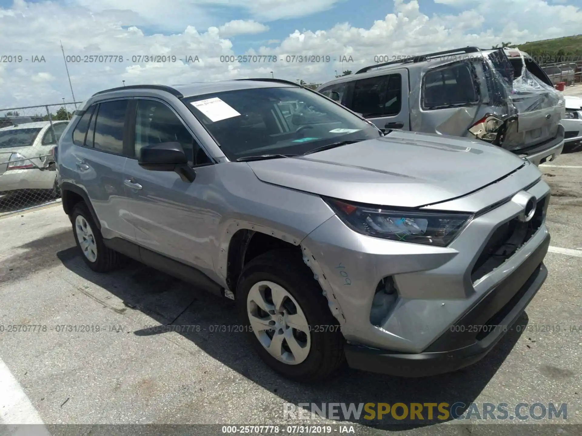 1 Photograph of a damaged car 2T3H1RFV4KW024484 TOYOTA RAV4 2019