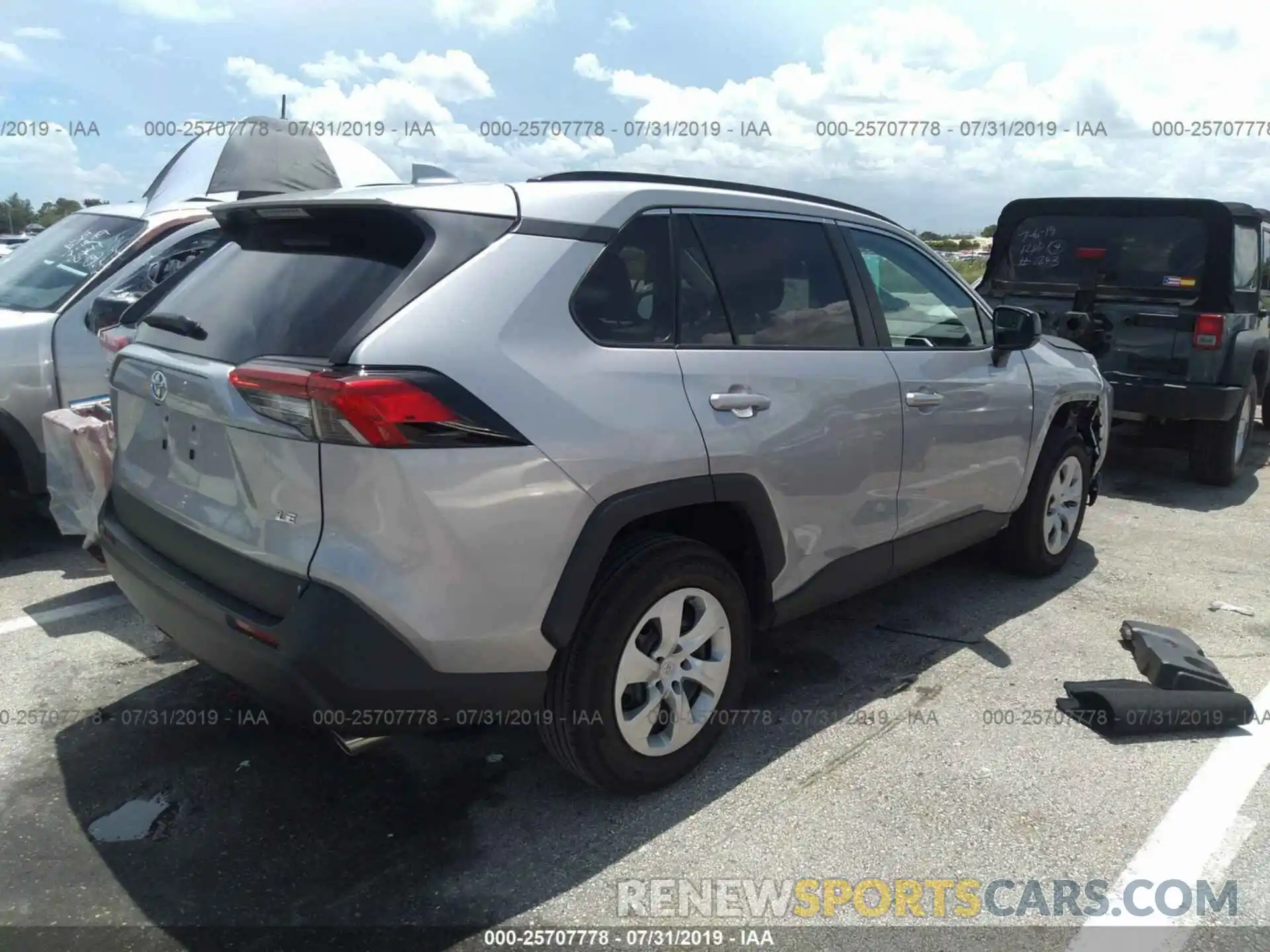 4 Photograph of a damaged car 2T3H1RFV4KW024484 TOYOTA RAV4 2019