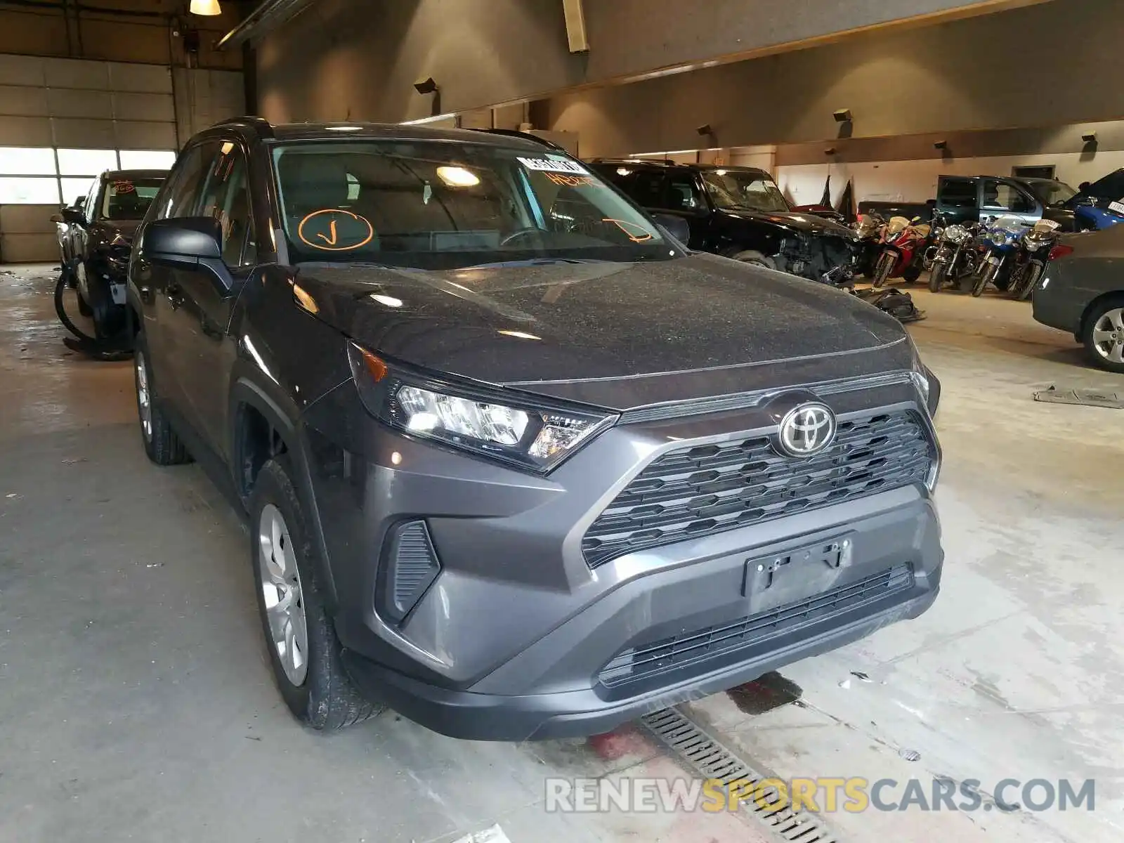 1 Photograph of a damaged car 2T3H1RFV4KW027479 TOYOTA RAV4 2019