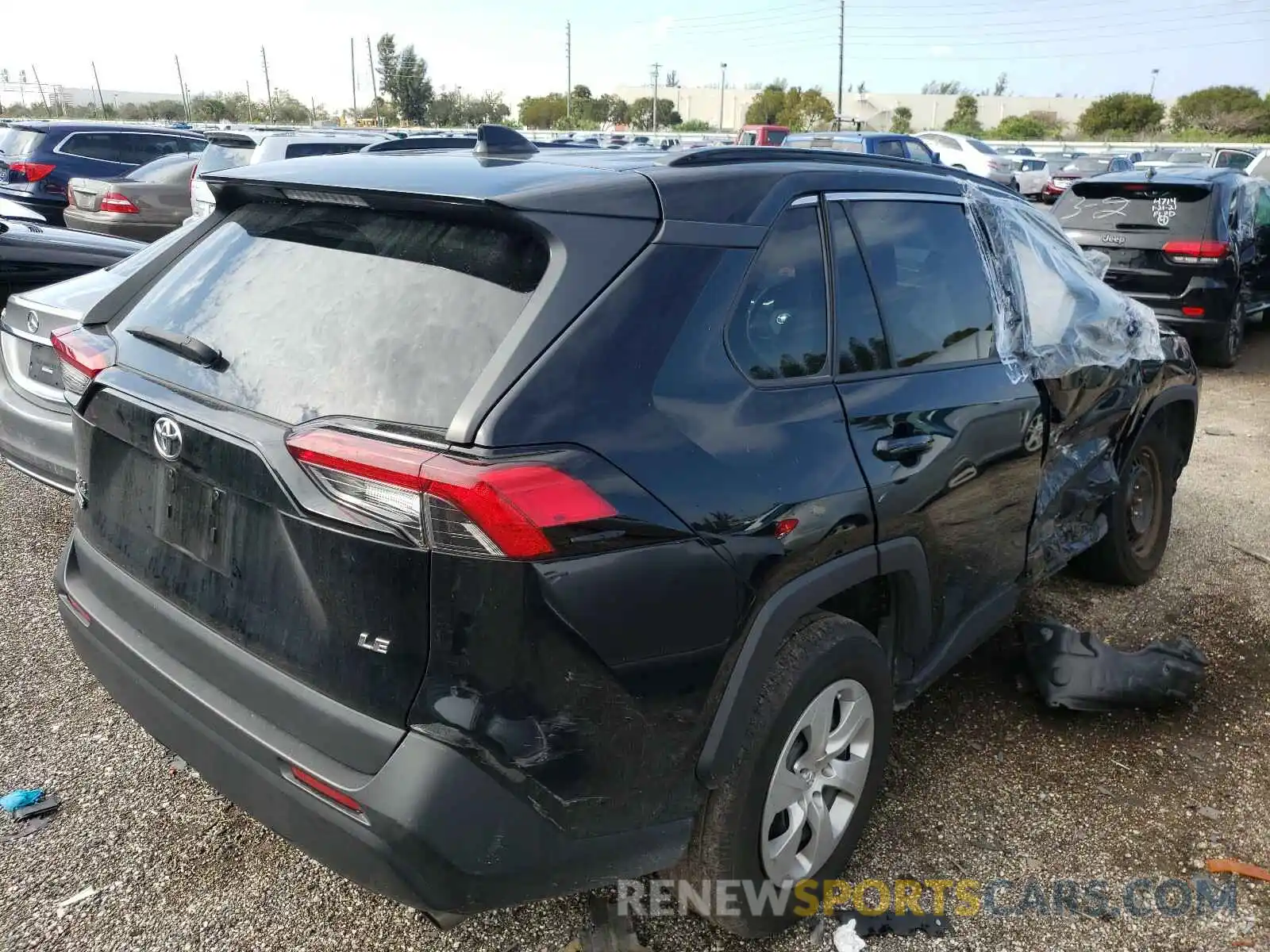 4 Photograph of a damaged car 2T3H1RFV4KW029538 TOYOTA RAV4 2019