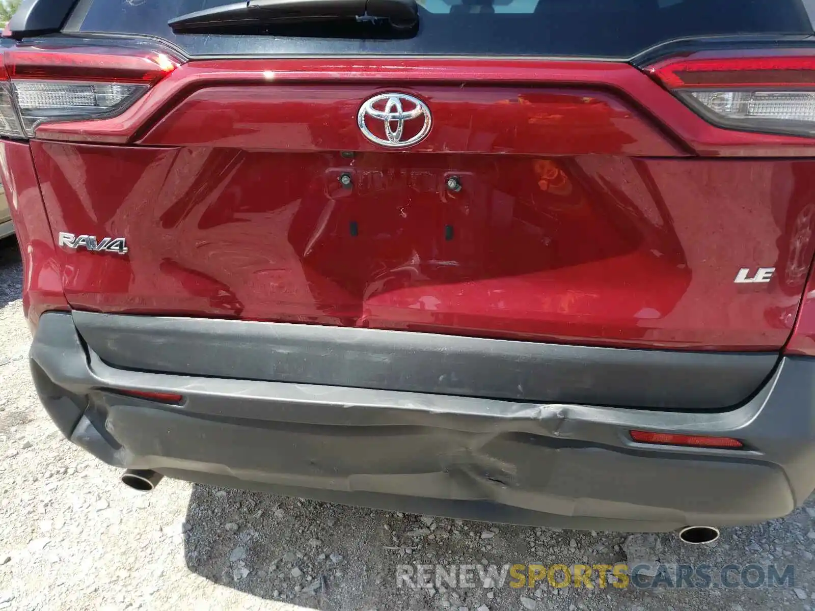 9 Photograph of a damaged car 2T3H1RFV4KW029796 TOYOTA RAV4 2019