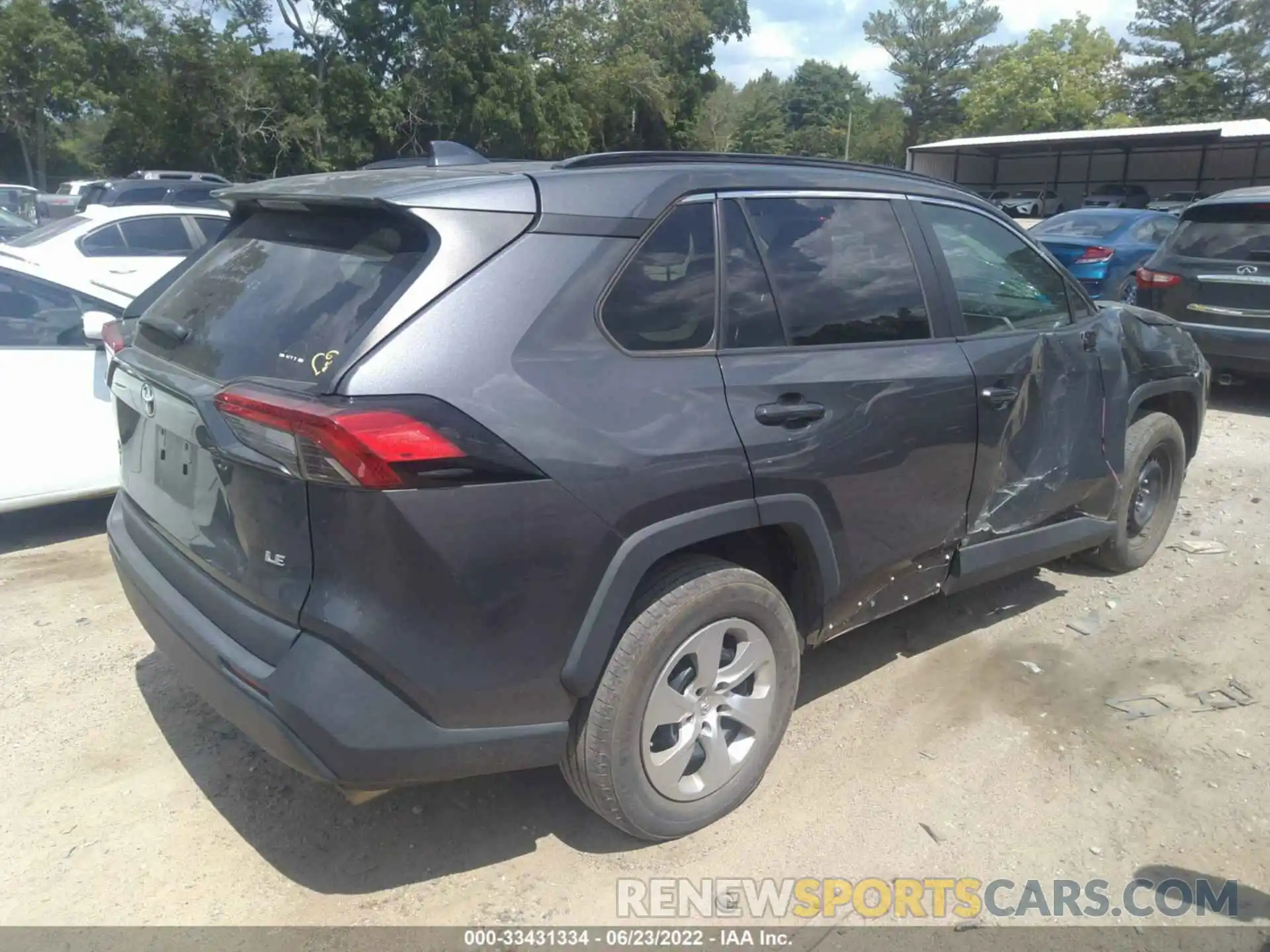 4 Photograph of a damaged car 2T3H1RFV4KW031211 TOYOTA RAV4 2019