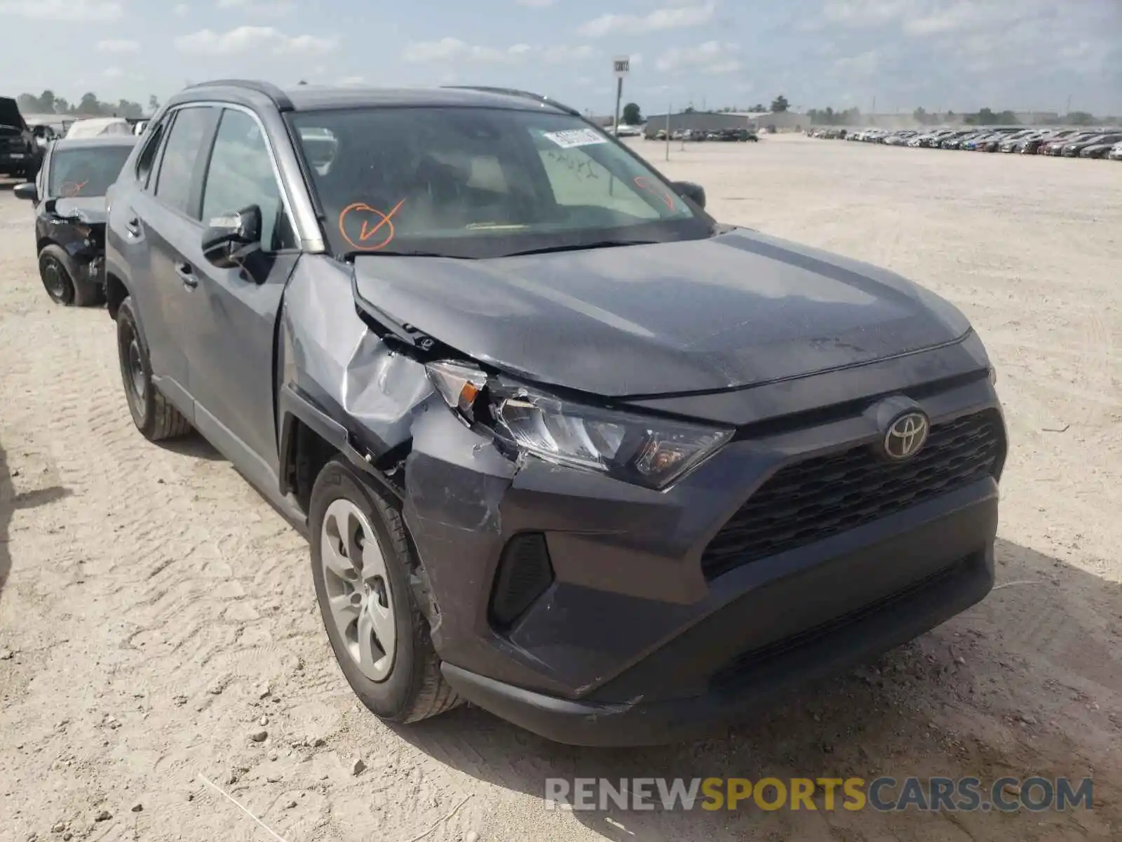 1 Photograph of a damaged car 2T3H1RFV4KW033010 TOYOTA RAV4 2019