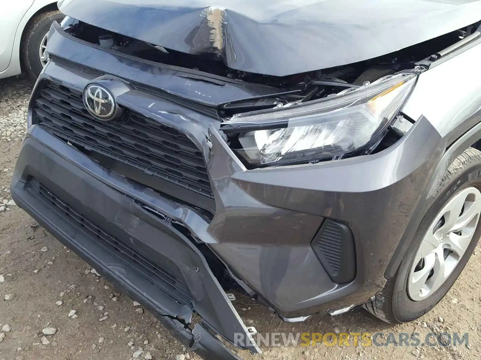 9 Photograph of a damaged car 2T3H1RFV4KW033587 TOYOTA RAV4 2019