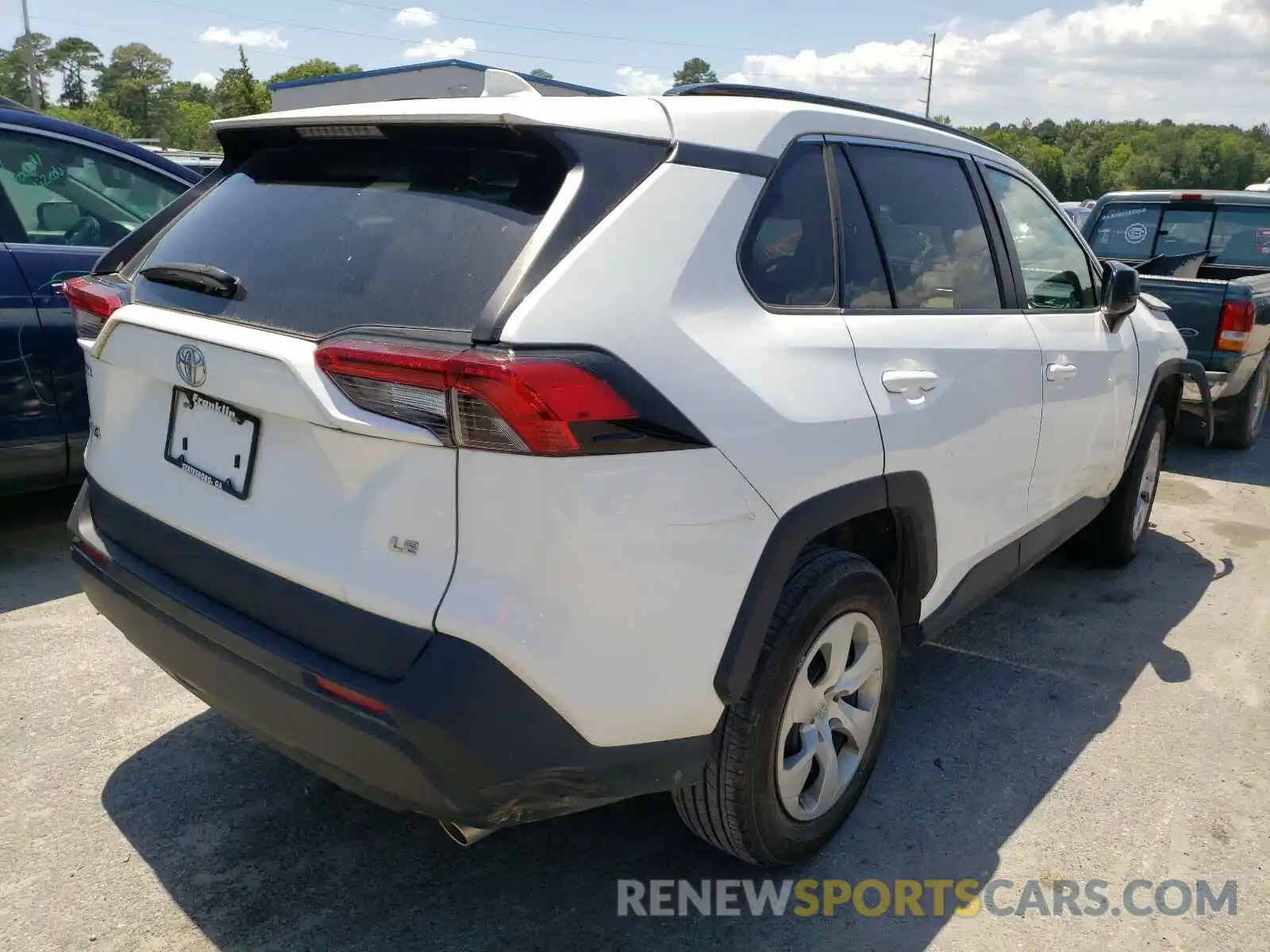 4 Photograph of a damaged car 2T3H1RFV4KW034805 TOYOTA RAV4 2019