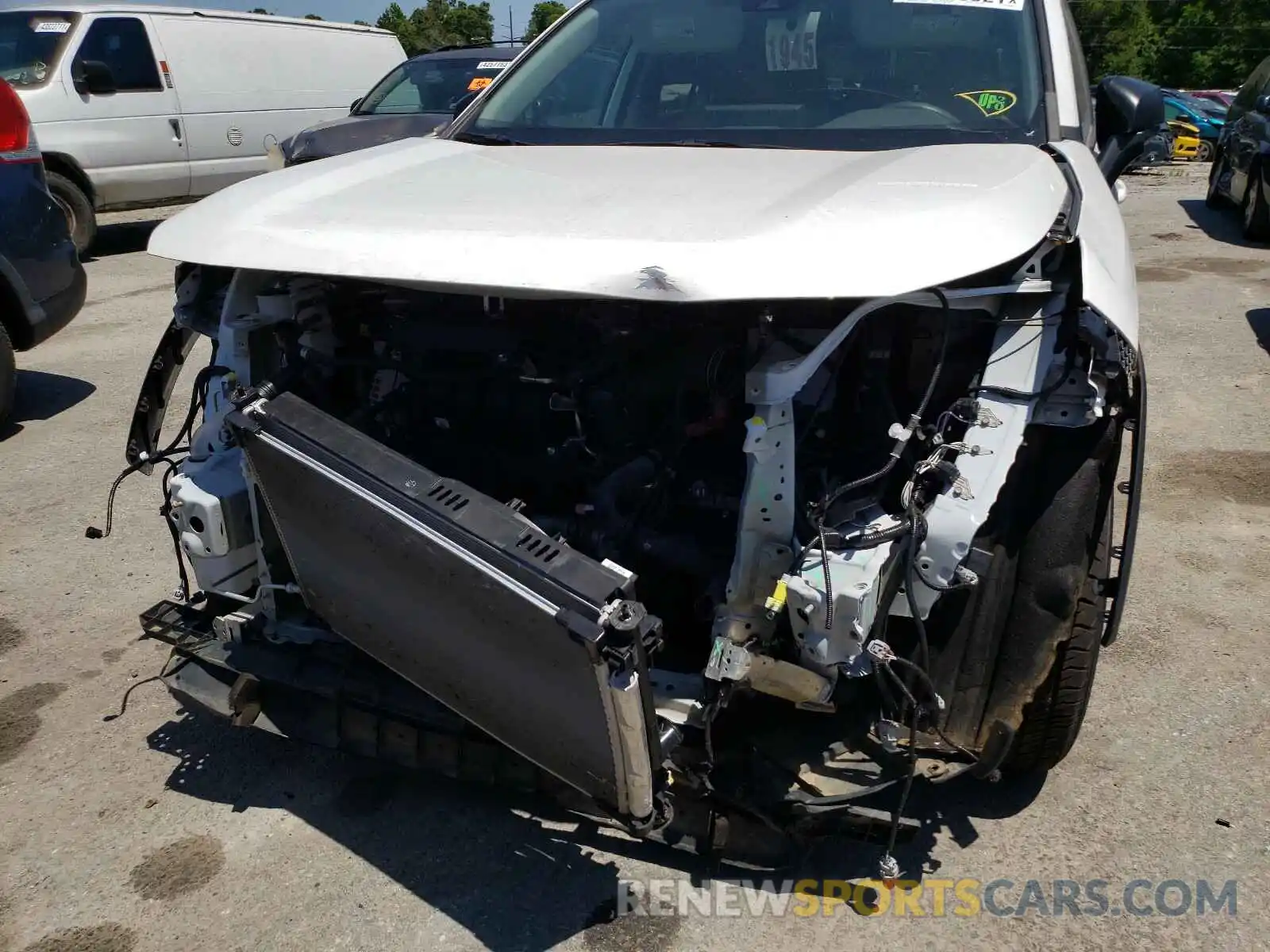 9 Photograph of a damaged car 2T3H1RFV4KW034805 TOYOTA RAV4 2019