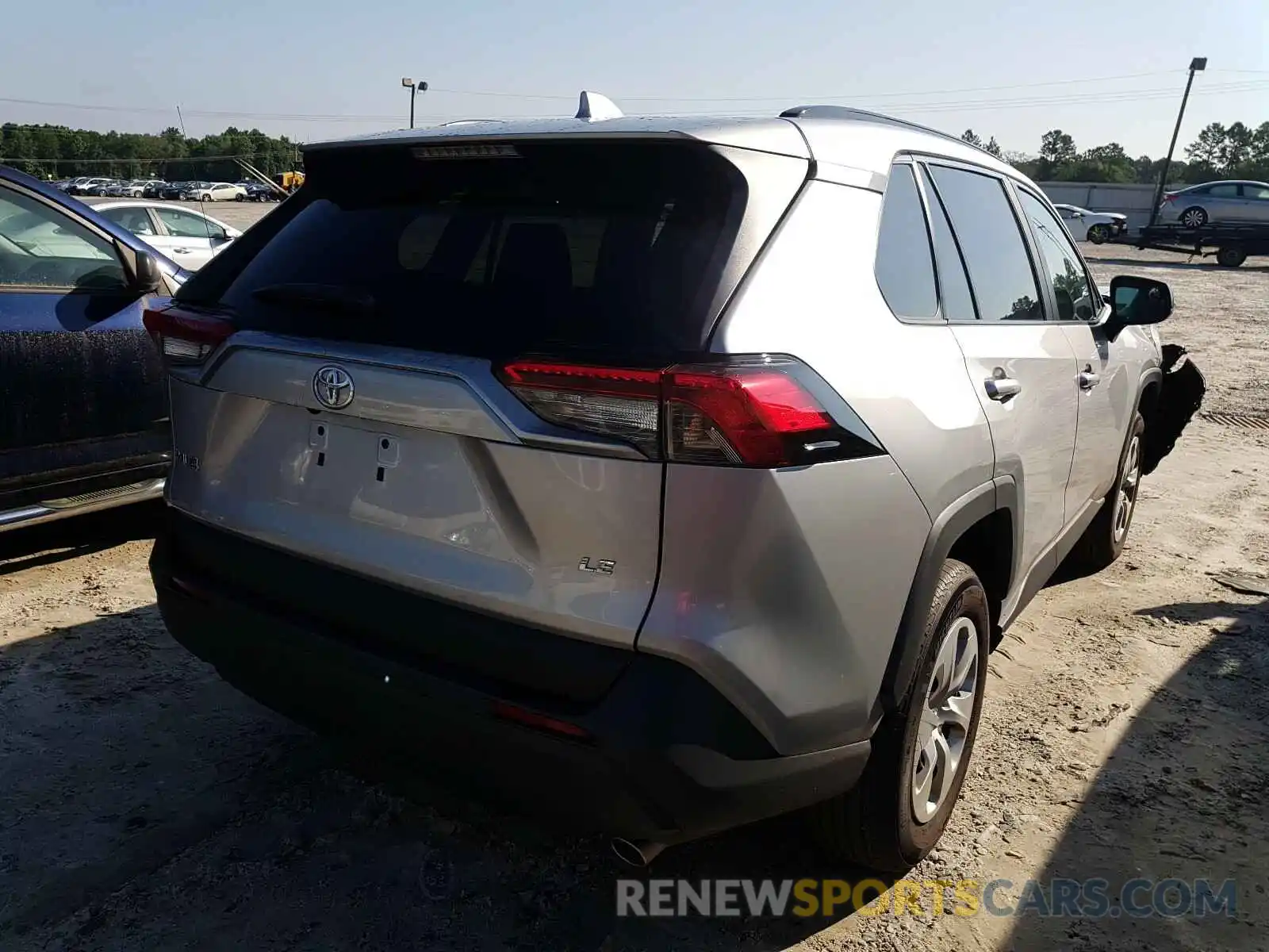 4 Photograph of a damaged car 2T3H1RFV4KW035310 TOYOTA RAV4 2019