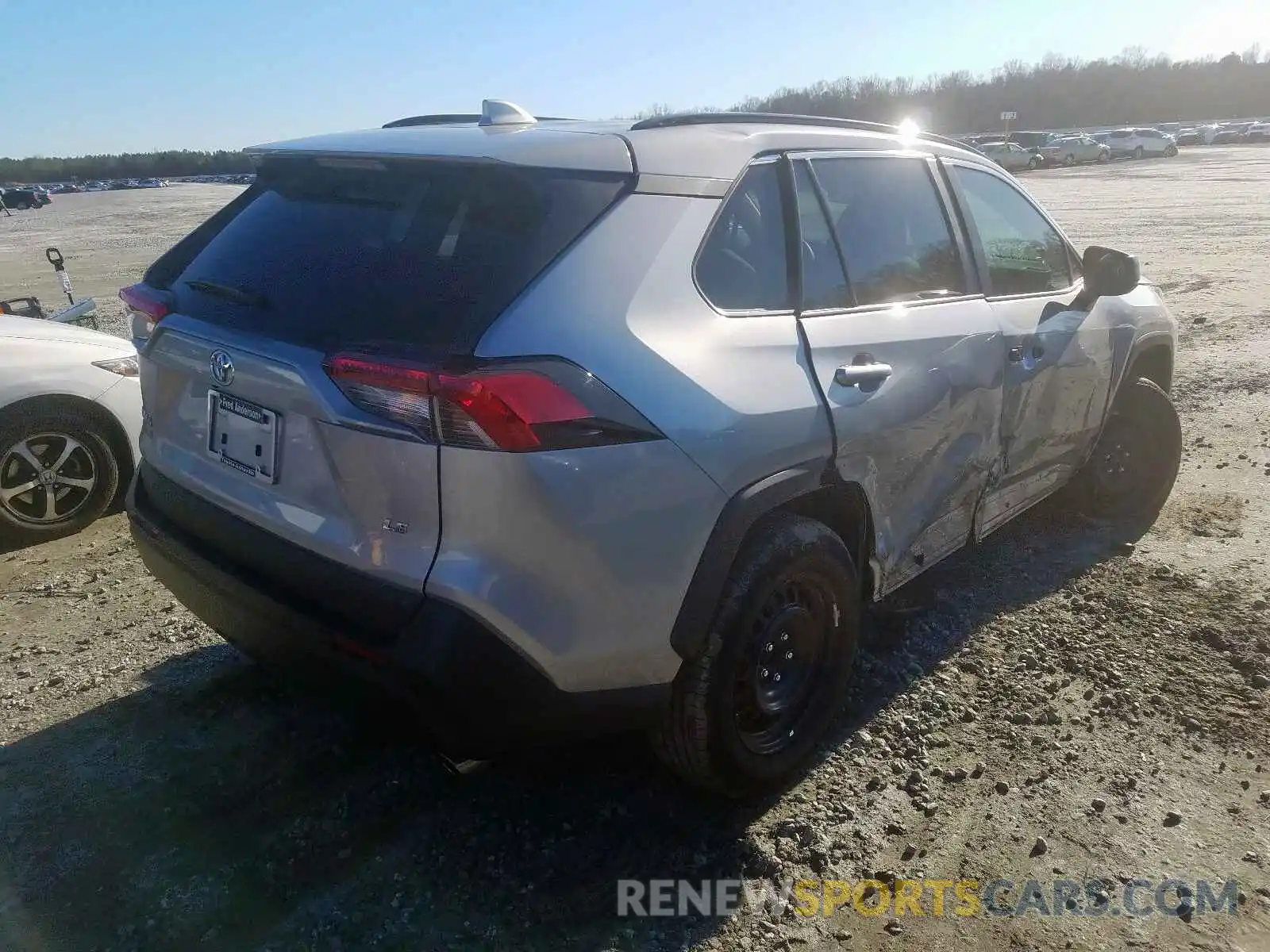 4 Photograph of a damaged car 2T3H1RFV4KW035369 TOYOTA RAV4 2019