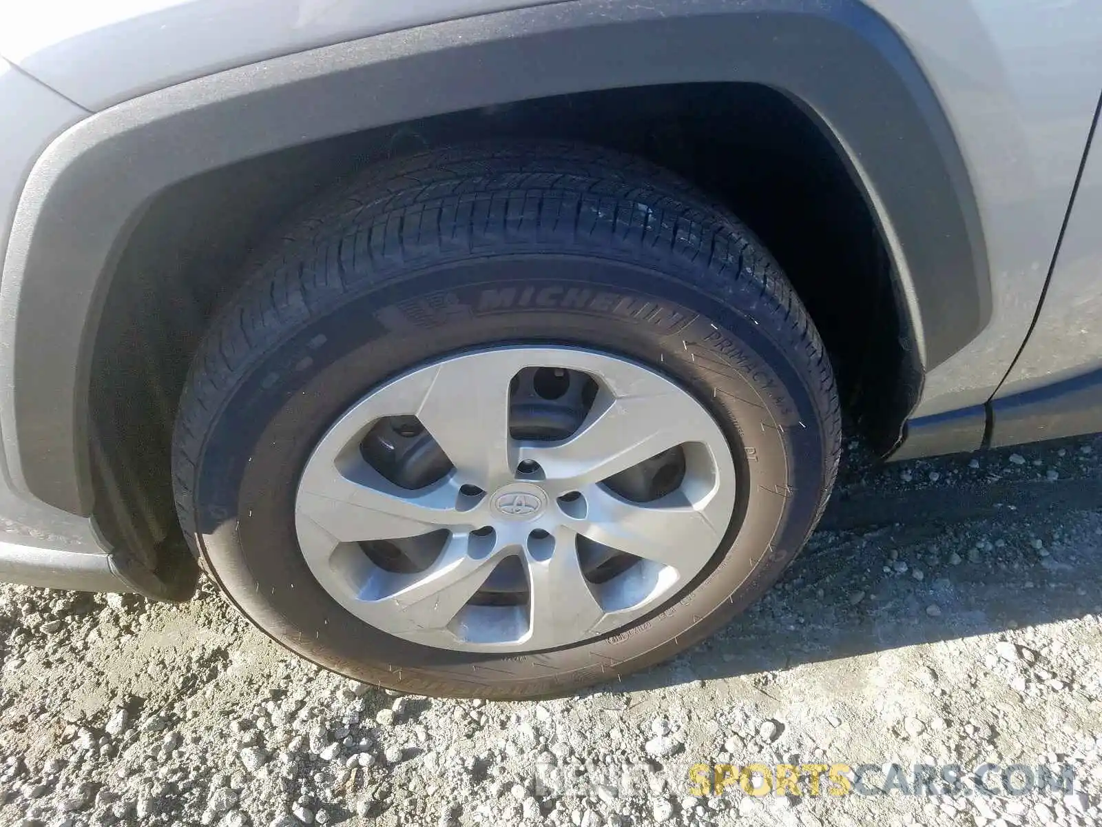 9 Photograph of a damaged car 2T3H1RFV4KW035369 TOYOTA RAV4 2019