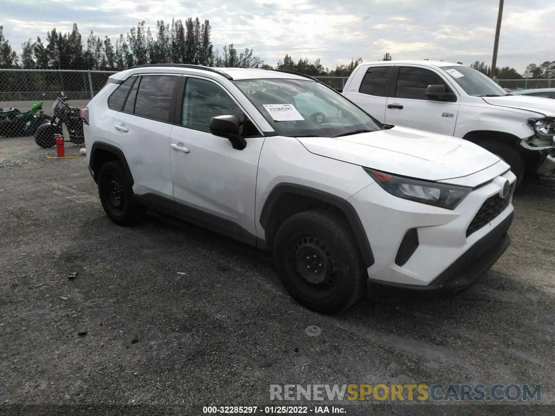 1 Photograph of a damaged car 2T3H1RFV4KW035890 TOYOTA RAV4 2019