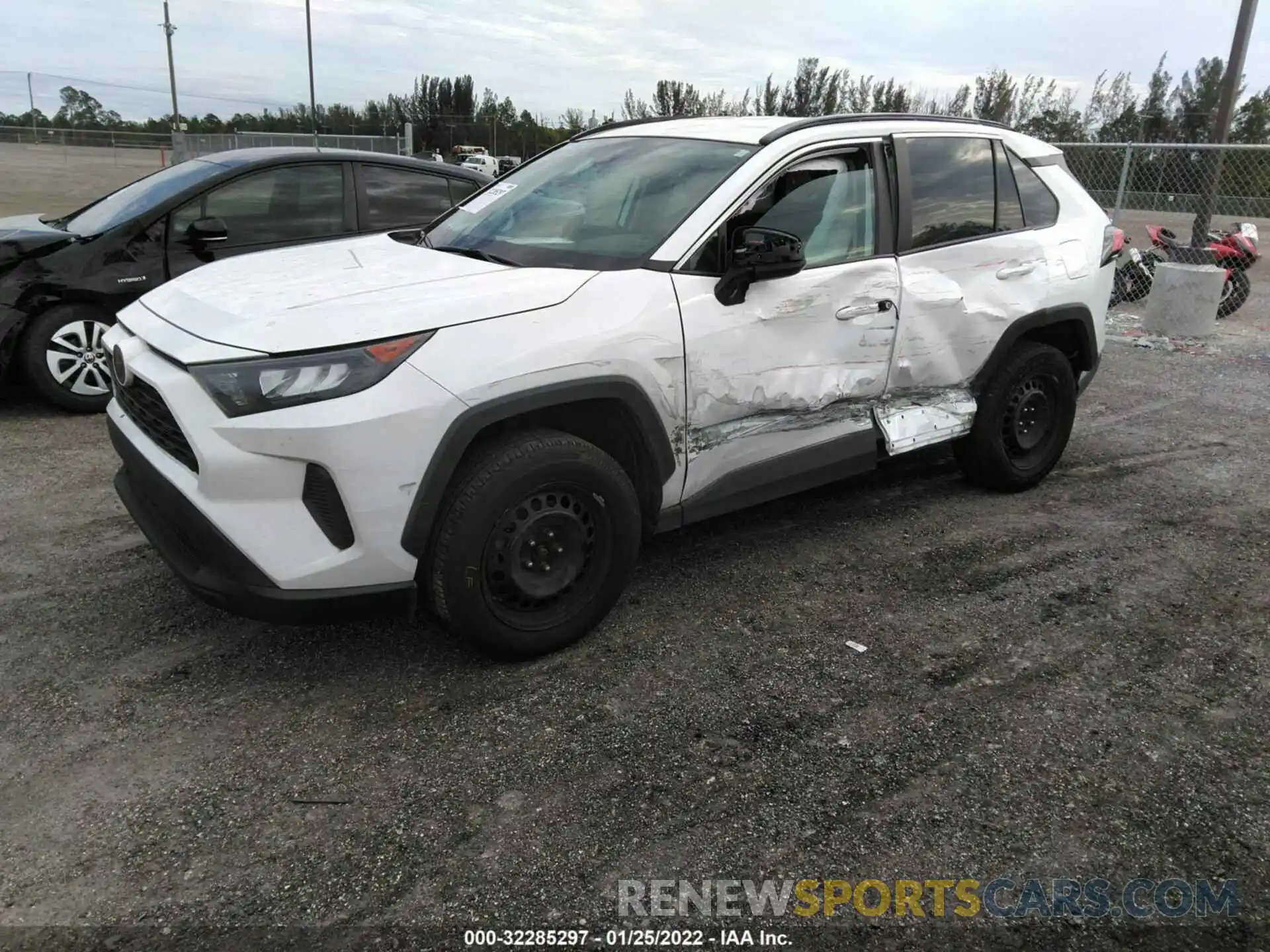 2 Photograph of a damaged car 2T3H1RFV4KW035890 TOYOTA RAV4 2019