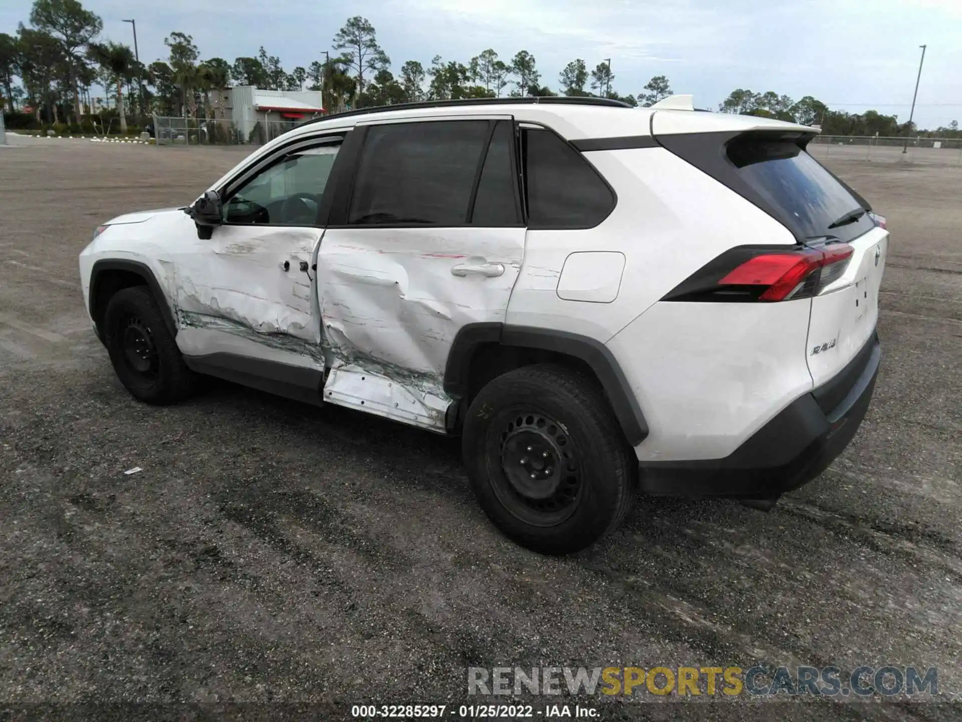 3 Photograph of a damaged car 2T3H1RFV4KW035890 TOYOTA RAV4 2019