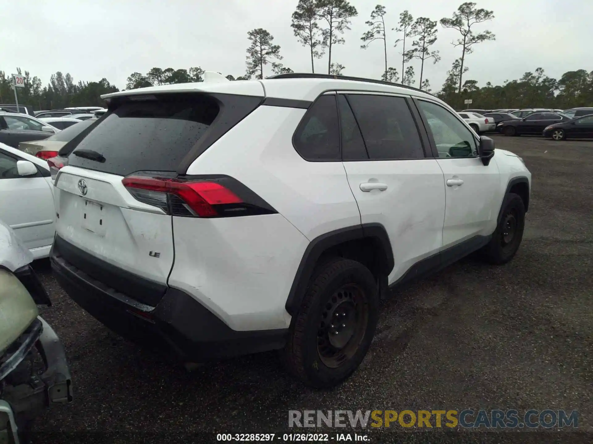 4 Photograph of a damaged car 2T3H1RFV4KW035890 TOYOTA RAV4 2019