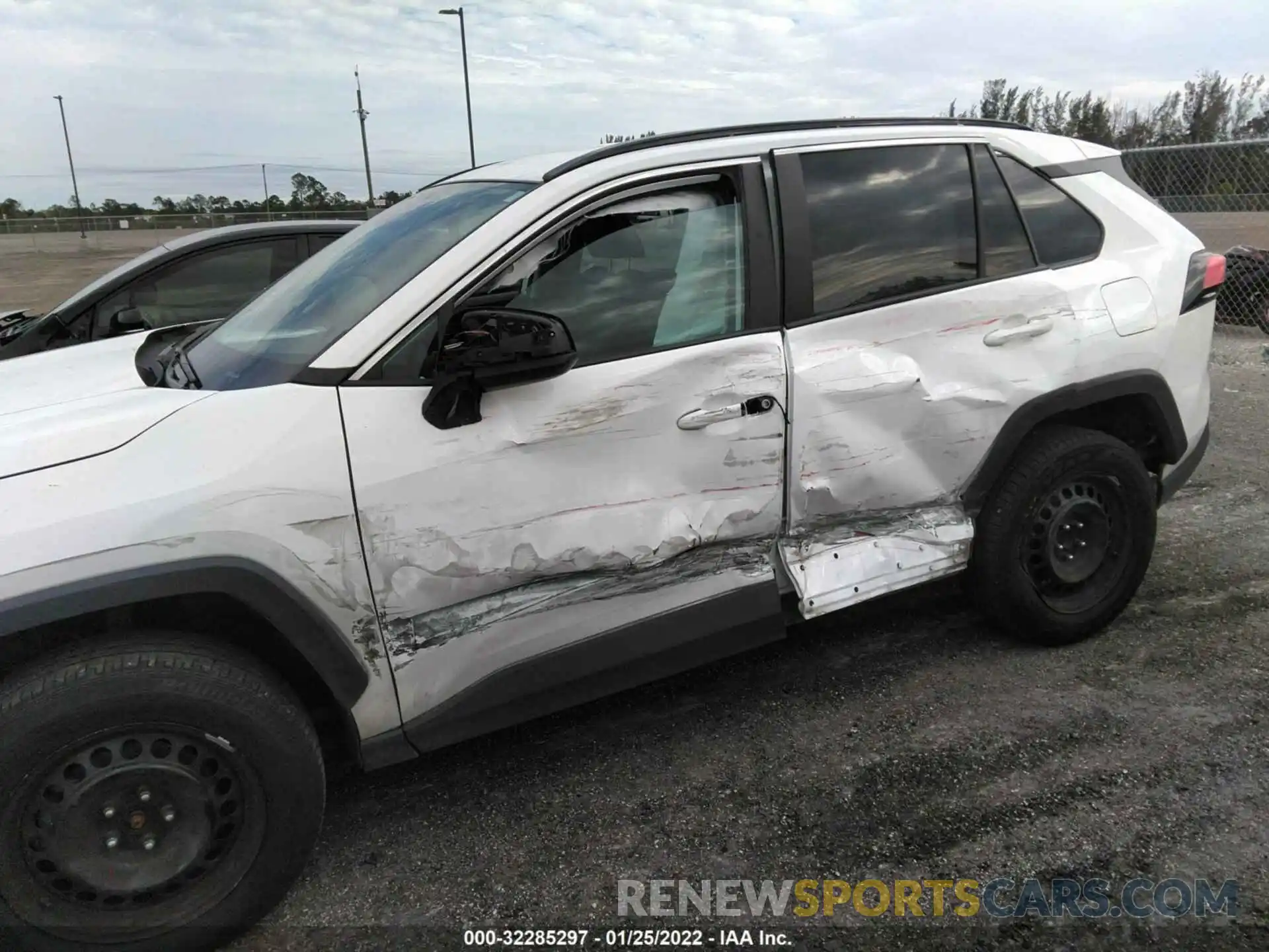 6 Photograph of a damaged car 2T3H1RFV4KW035890 TOYOTA RAV4 2019