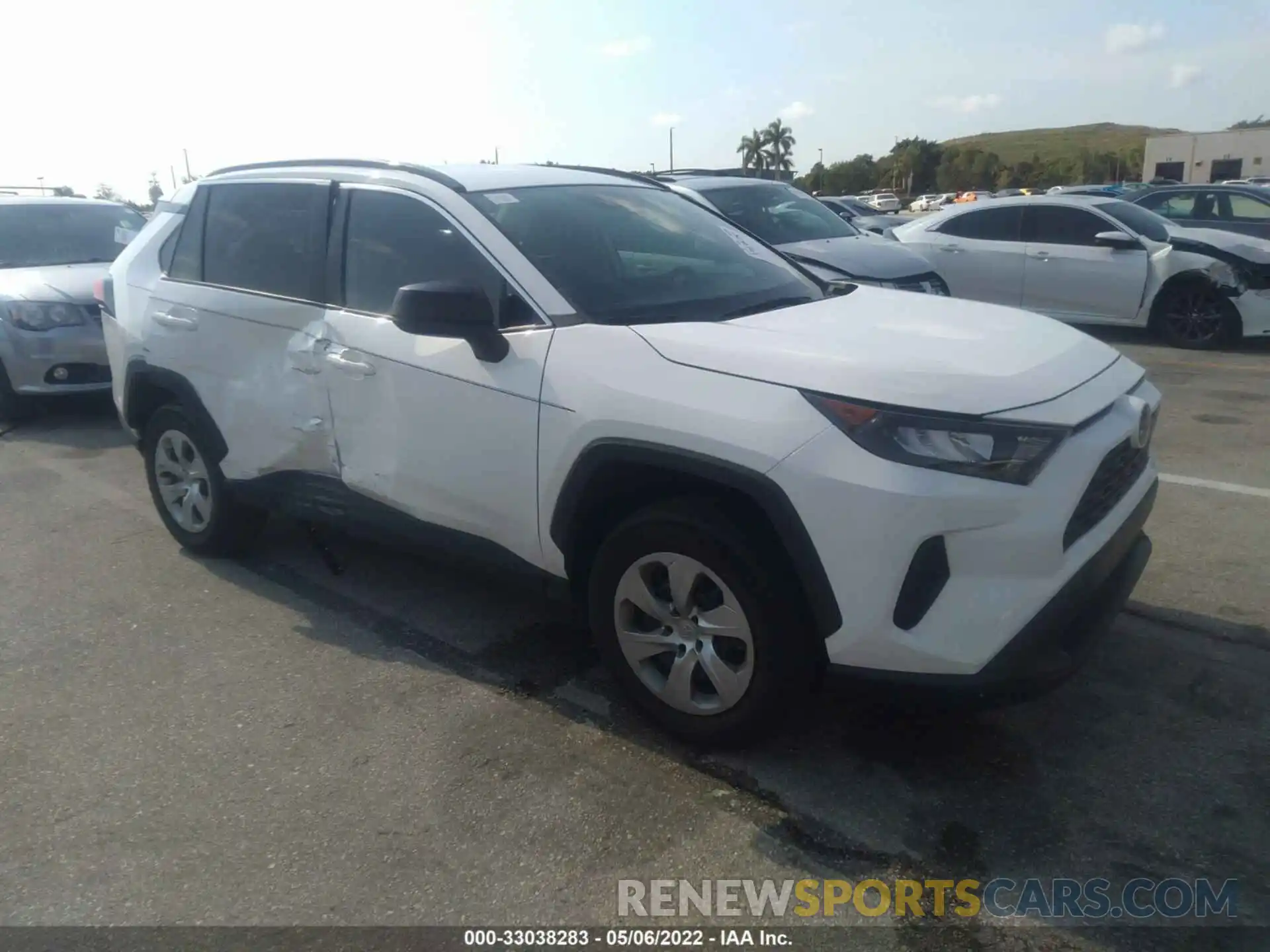 1 Photograph of a damaged car 2T3H1RFV4KW035954 TOYOTA RAV4 2019