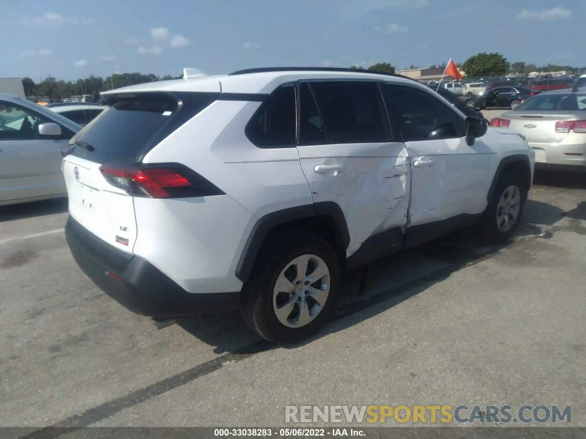 4 Photograph of a damaged car 2T3H1RFV4KW035954 TOYOTA RAV4 2019