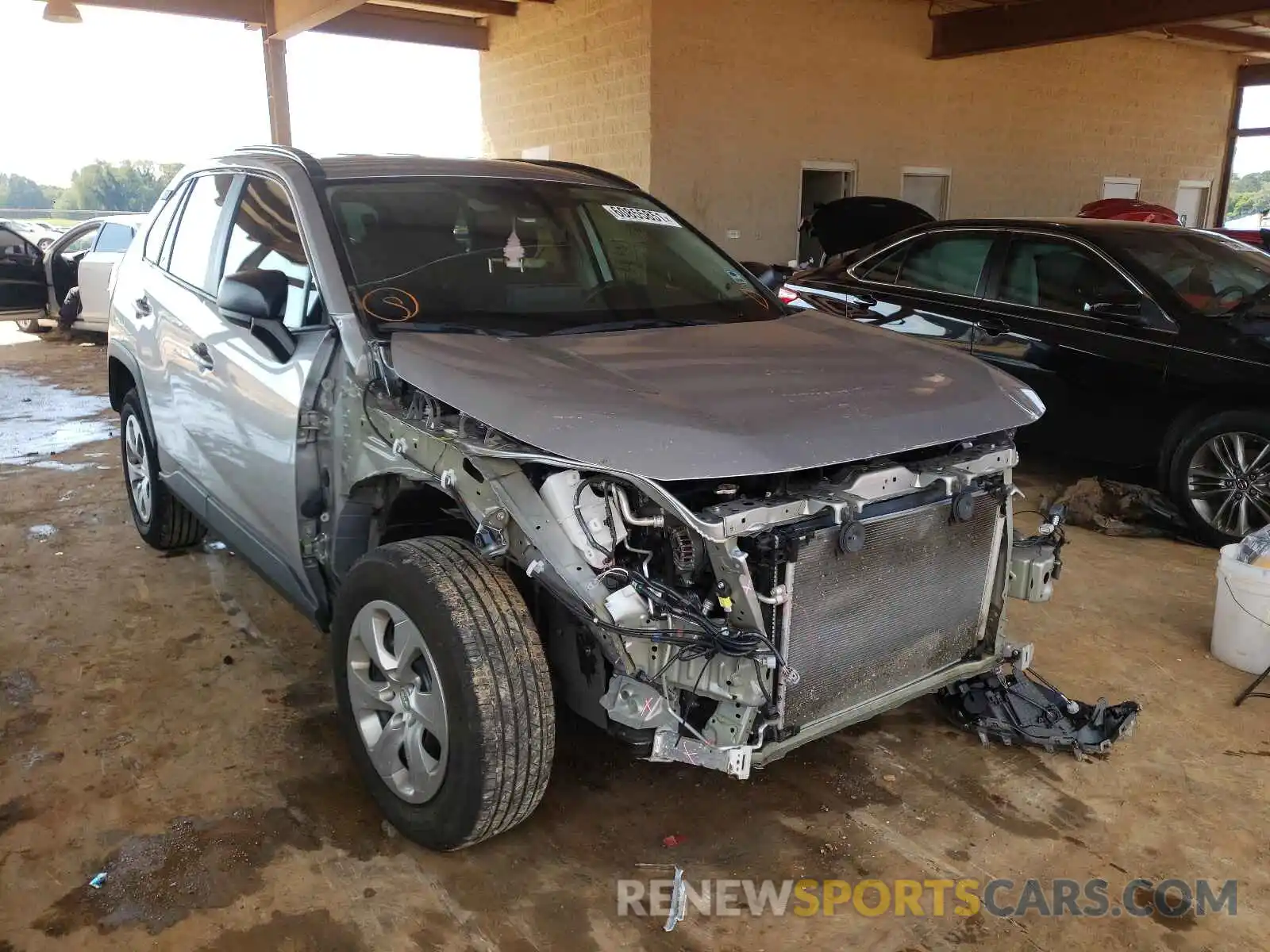 1 Photograph of a damaged car 2T3H1RFV4KW036313 TOYOTA RAV4 2019