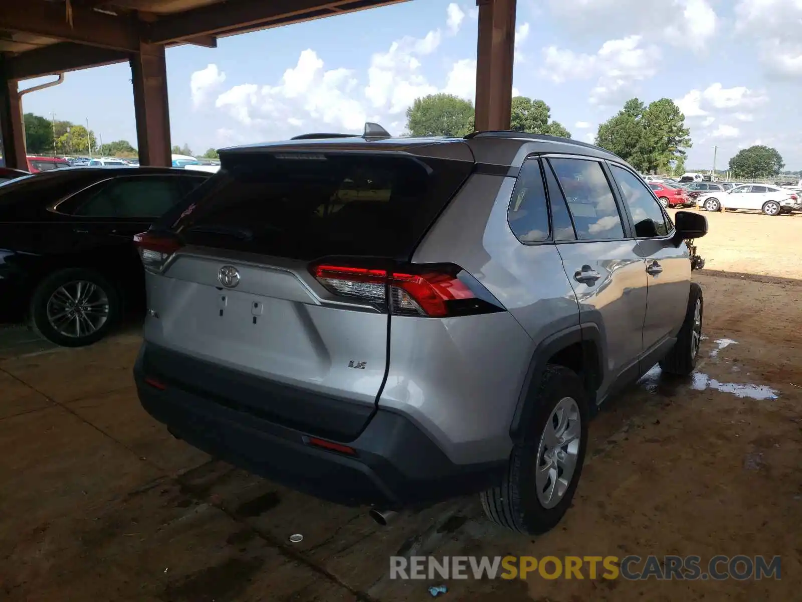 4 Photograph of a damaged car 2T3H1RFV4KW036313 TOYOTA RAV4 2019