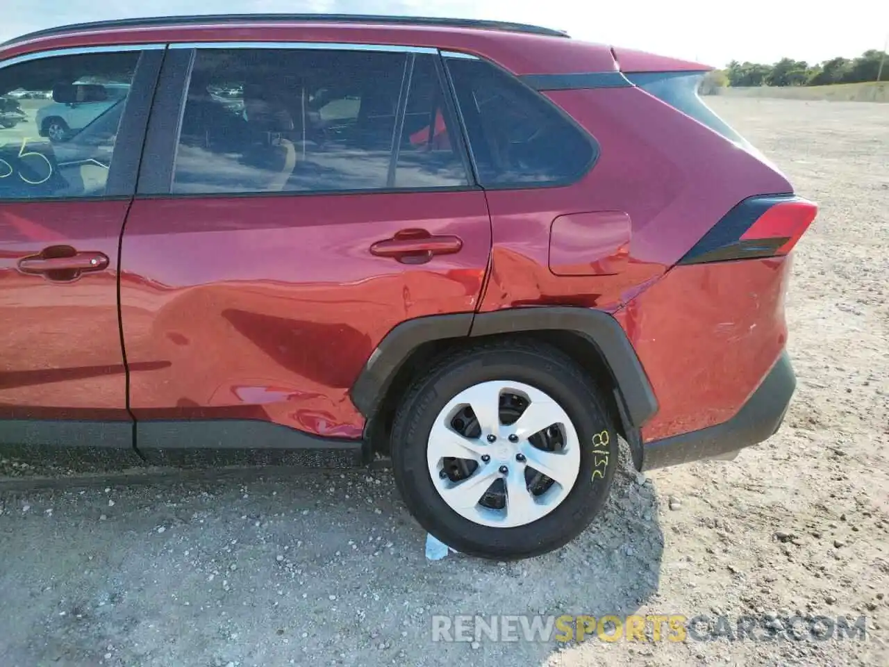 9 Photograph of a damaged car 2T3H1RFV4KW039342 TOYOTA RAV4 2019