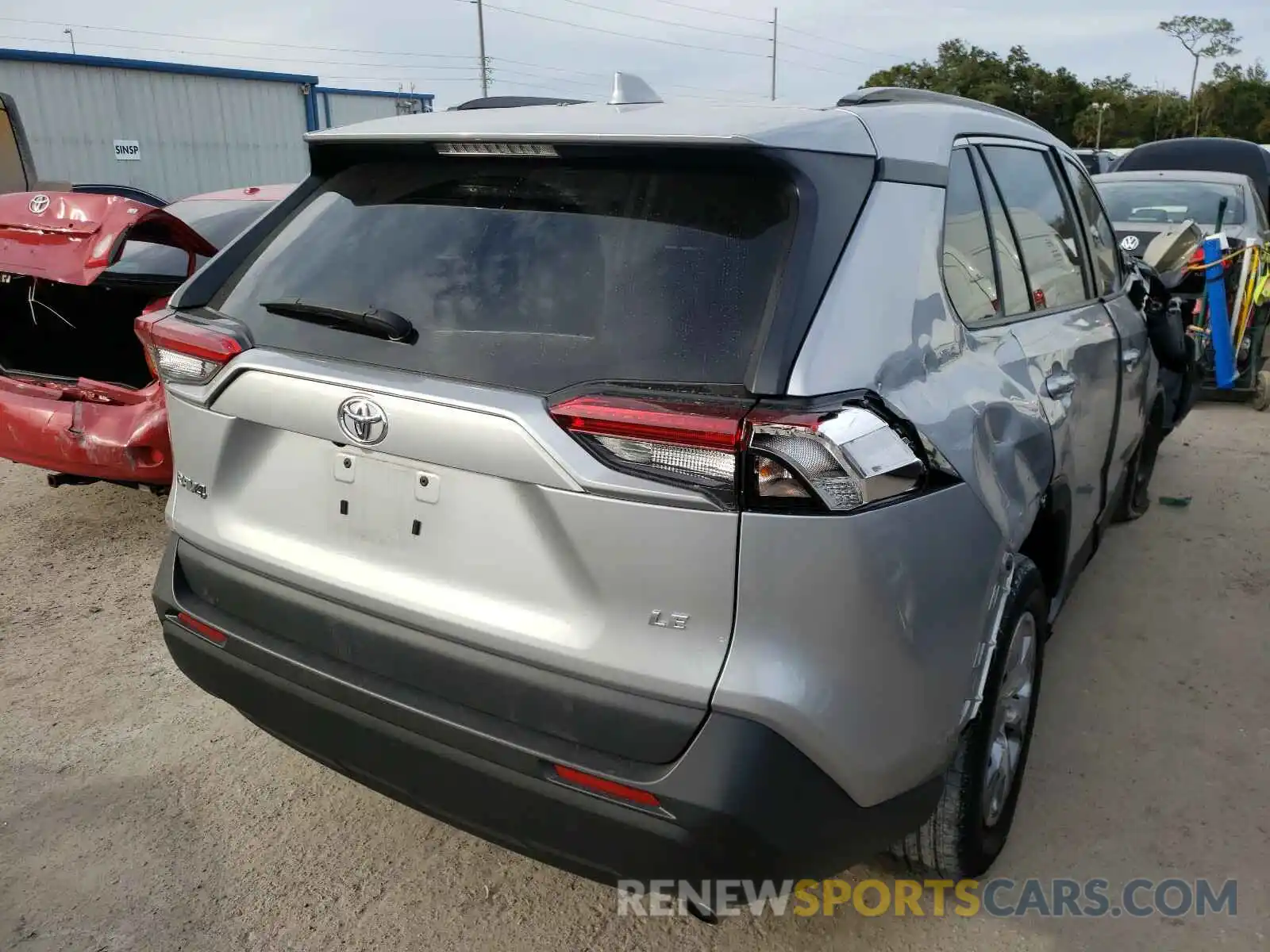 4 Photograph of a damaged car 2T3H1RFV4KW040443 TOYOTA RAV4 2019