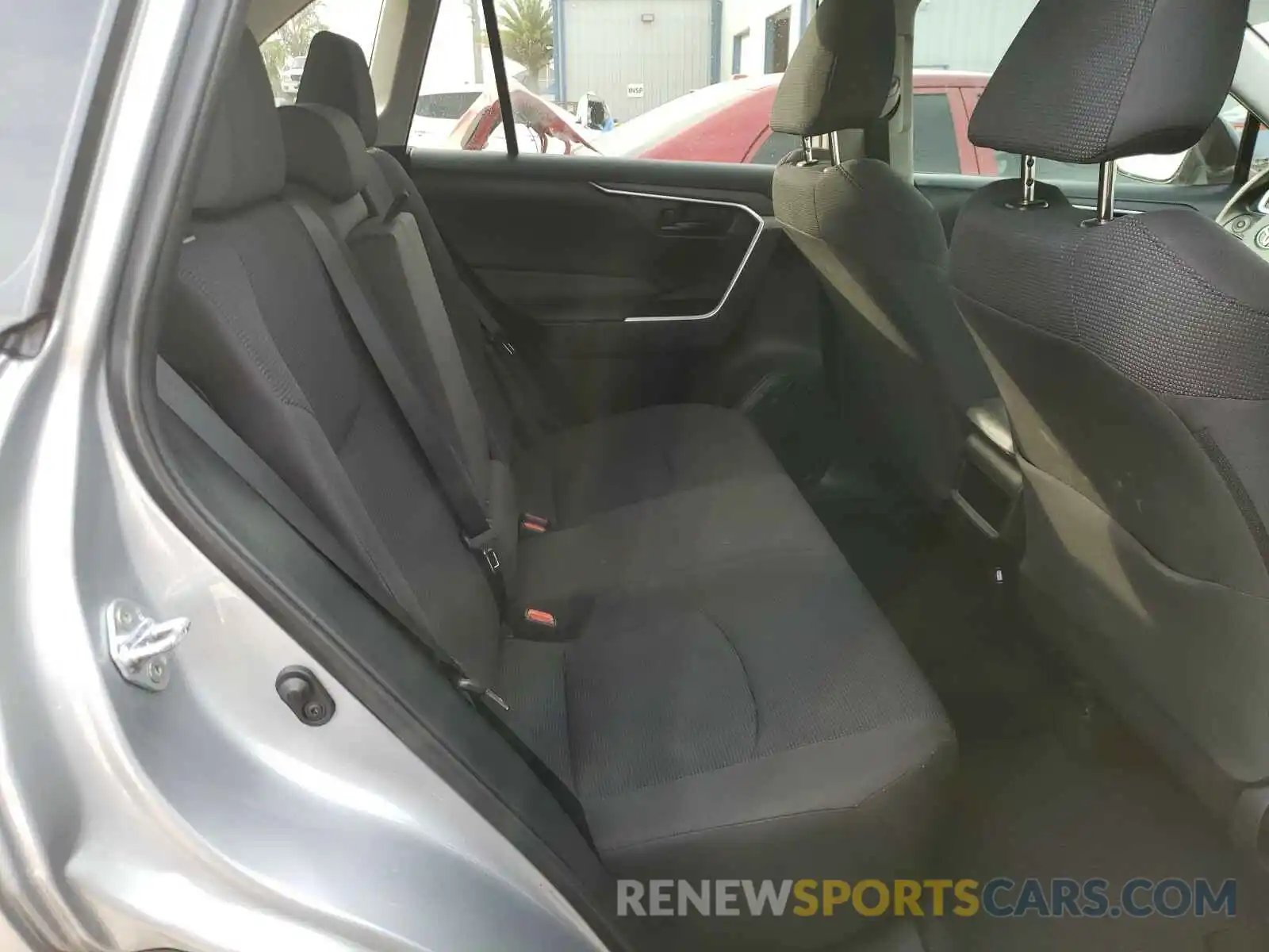 6 Photograph of a damaged car 2T3H1RFV4KW040443 TOYOTA RAV4 2019